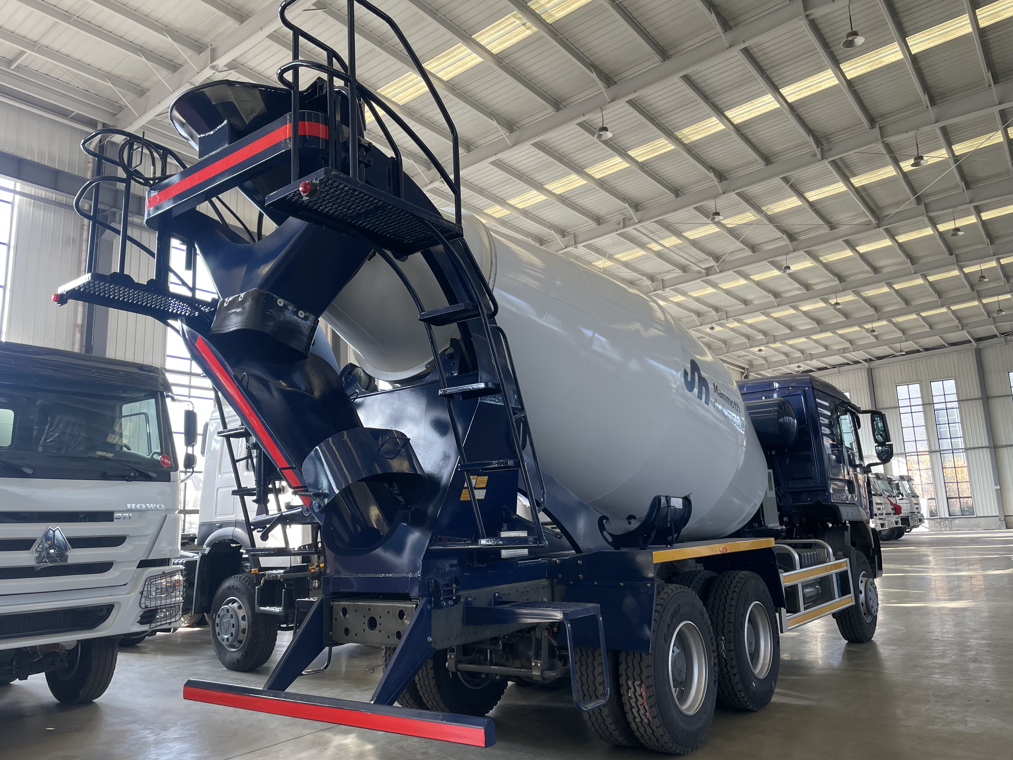 SINOTRUK HOWO TX 6×4 12 Cubic Meter Concrete Mixer Truck