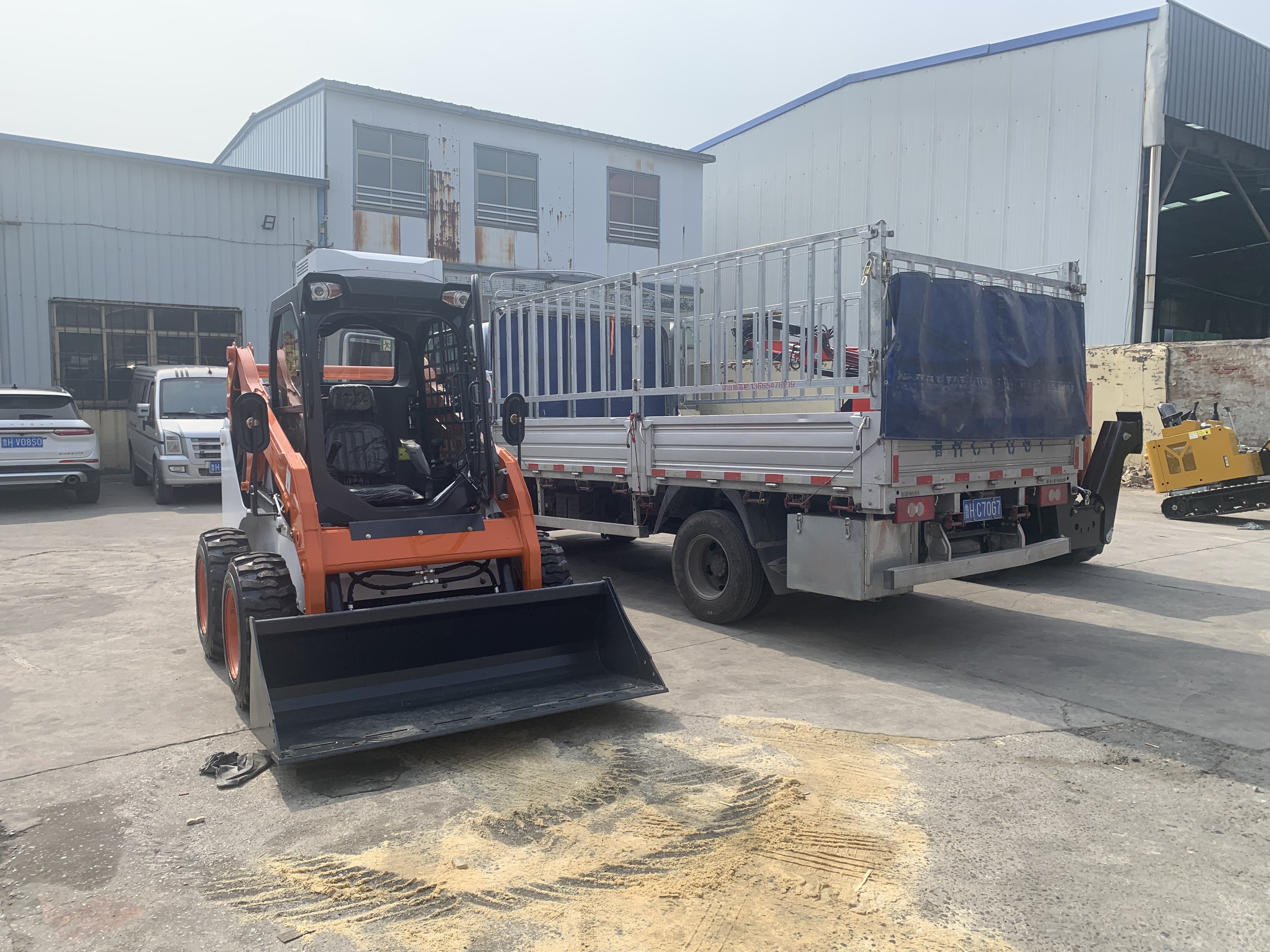 ZT18 Compact Skid Steer Loader Standard Joystick Control System Quick Attach For Demolition Landscaping Farming