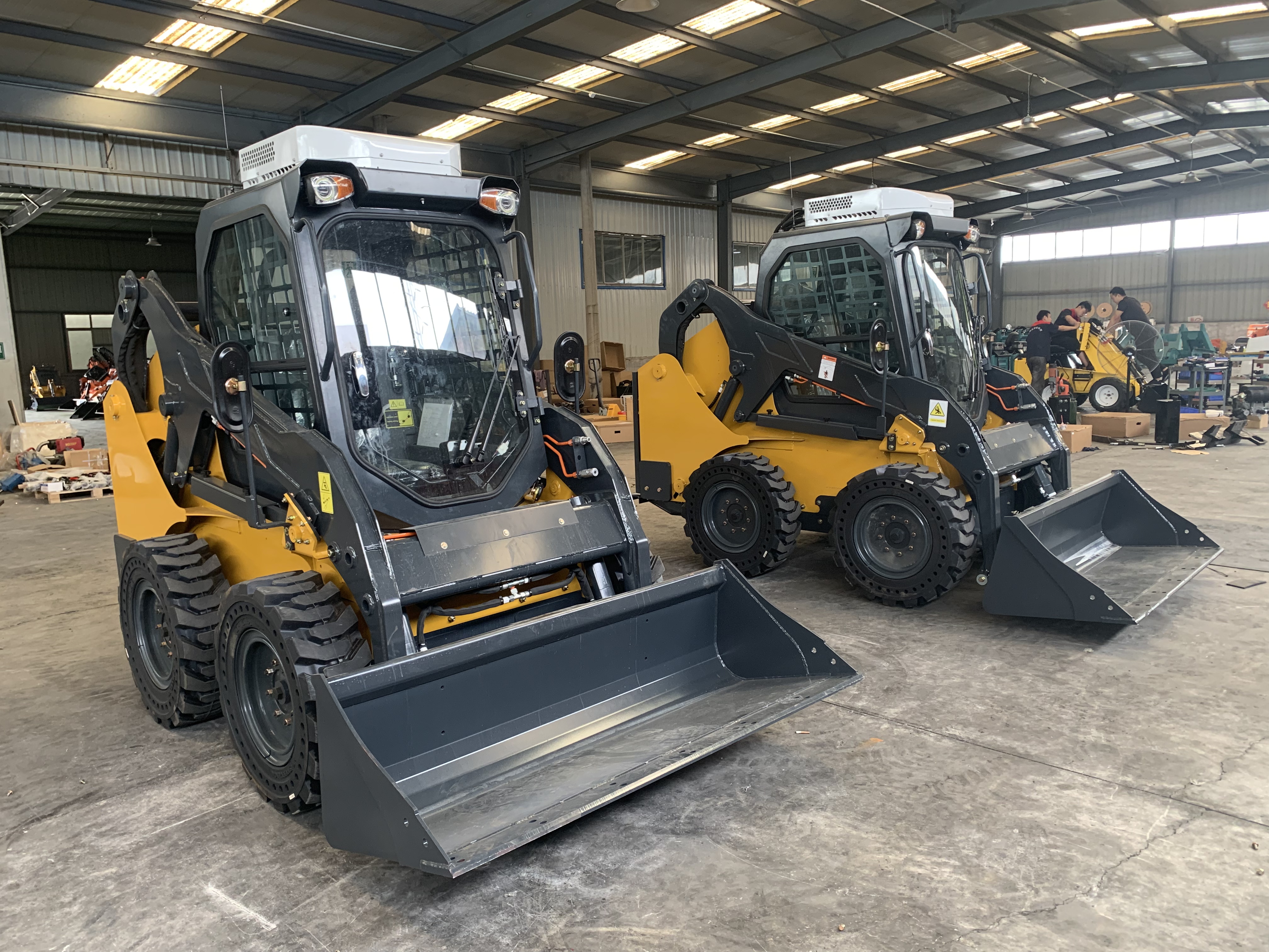 ZT18 Compact Skid Steer Loader Standard Joystick Control System Quick Attach For Demolition Landscaping Farming
