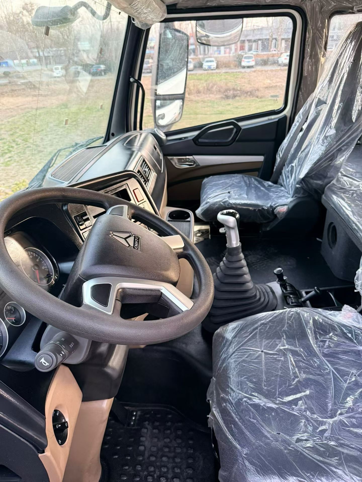 SINOTRUK HOWO NX 6x4 Tractor Truck