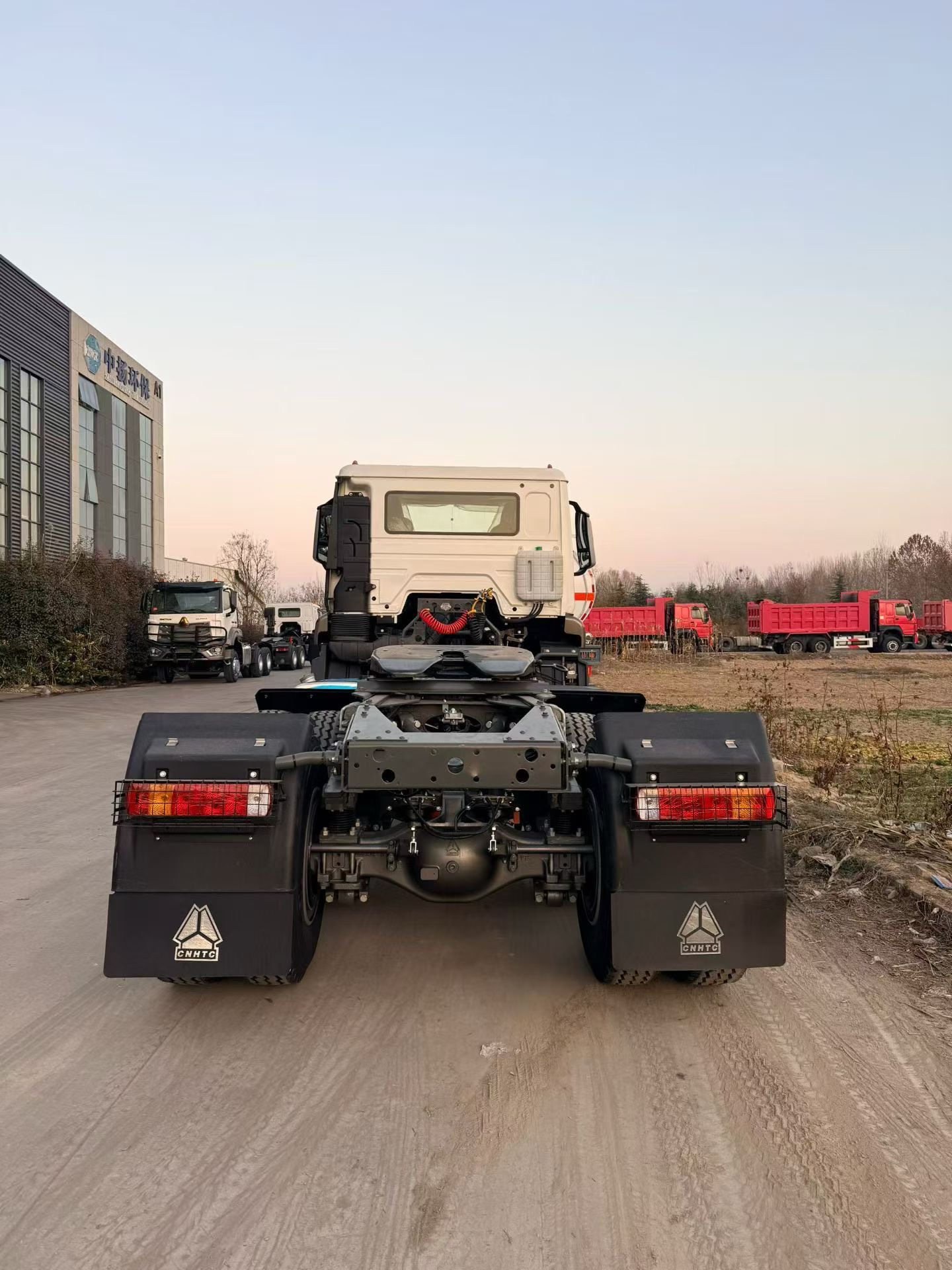 SINOTRUK HOWO NX 6x4 Tractor Truck