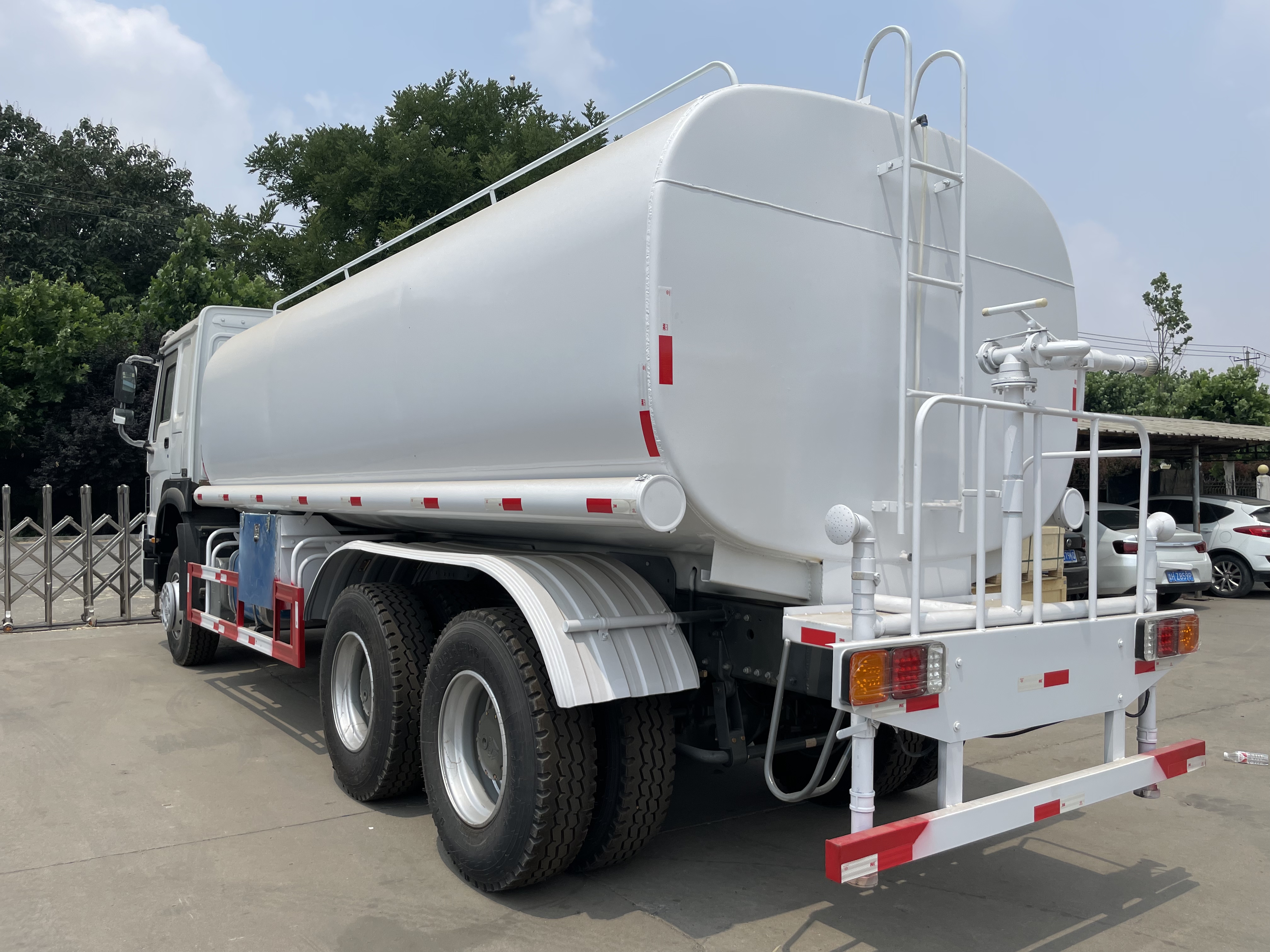 HOWO 6x4 Water Bowser Truck
