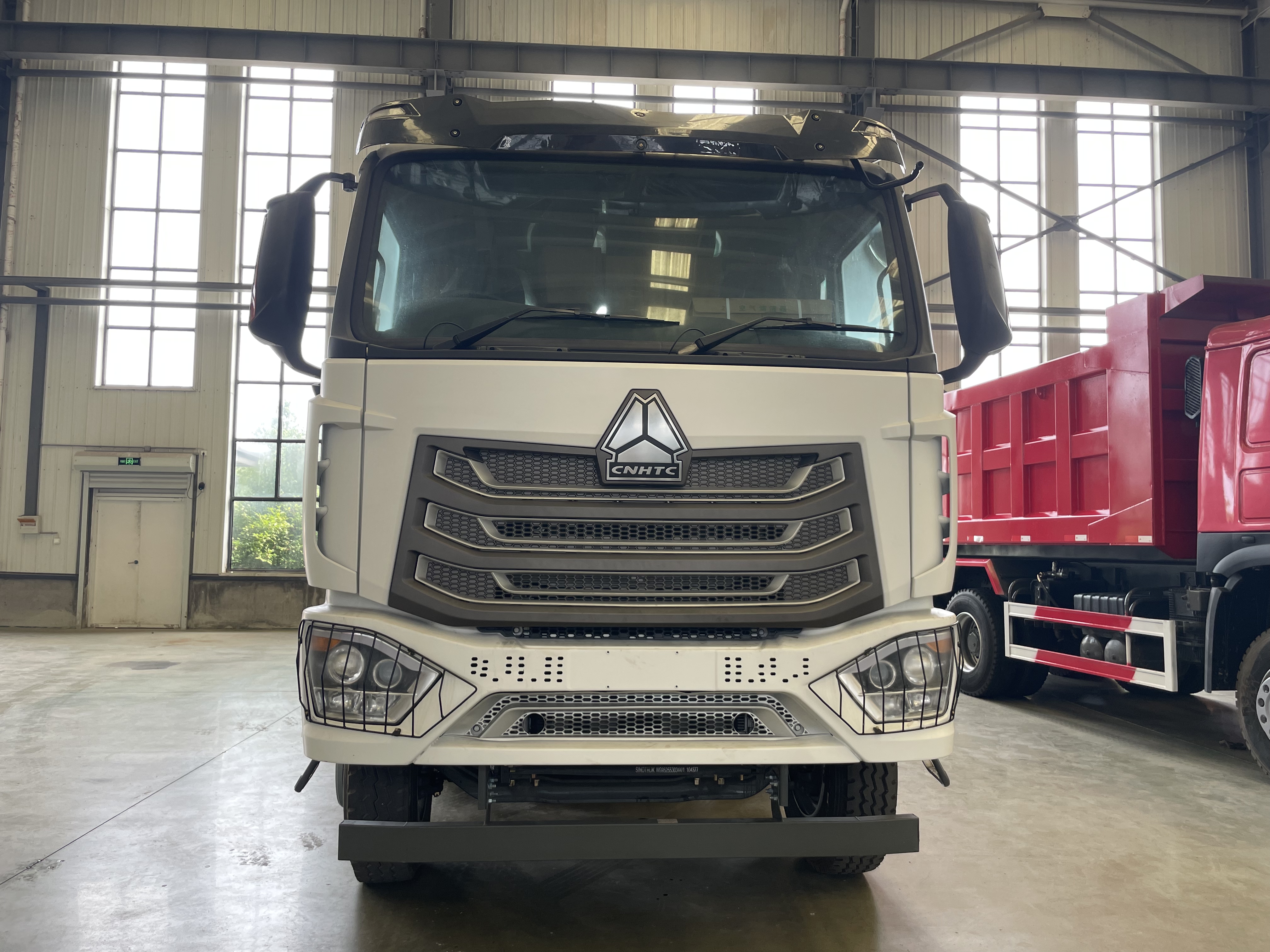 SINOTRUK HOWO NX 8×4 Flatbed Truck