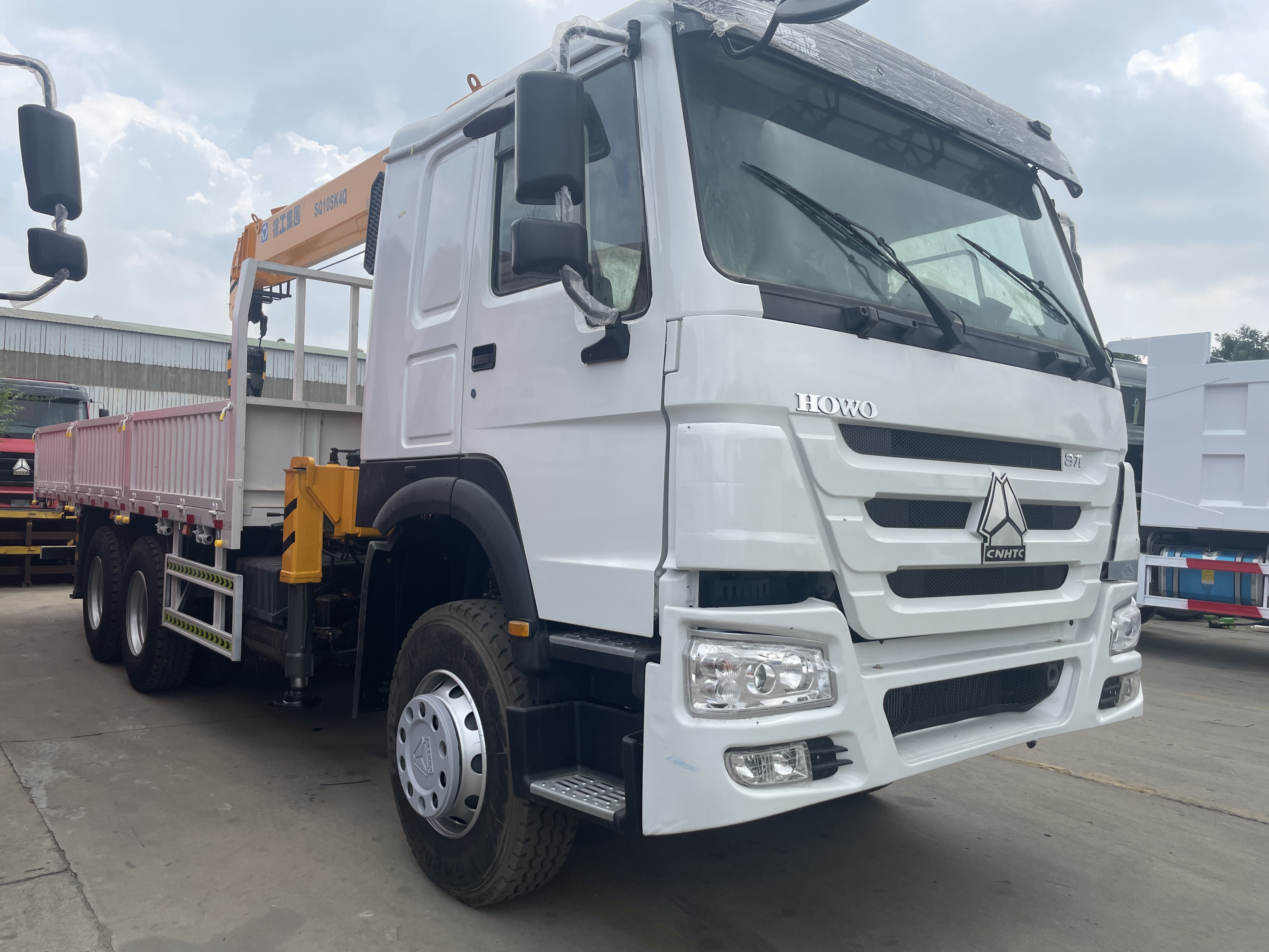 SINOTRUK HOWO 6×4 Truck Mounted Crane (10Ton Telescopic Boom
