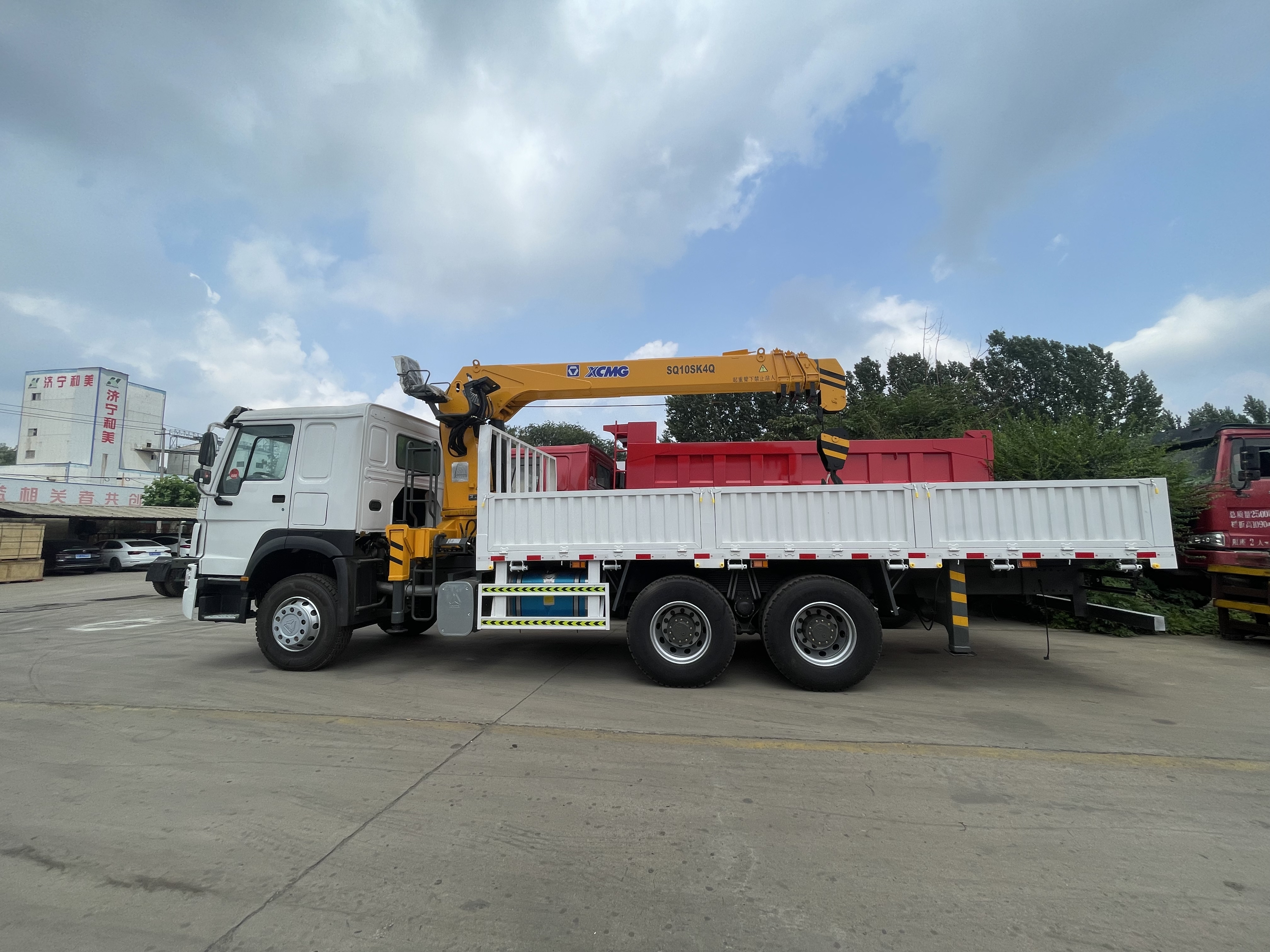 SINOTRUK HOWO 6×4 Truck Mounted Crane (10Ton Telescopic Boom