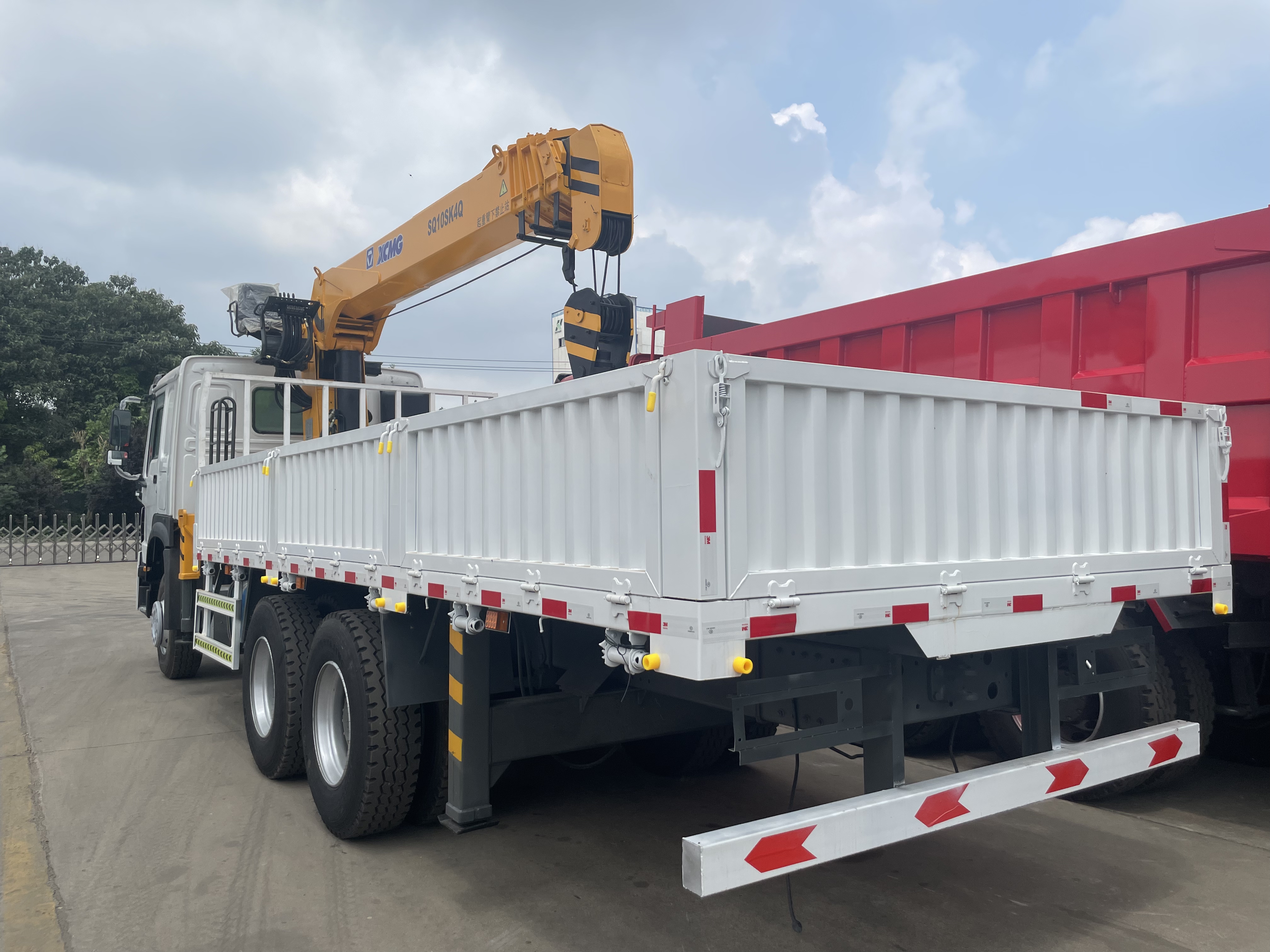 SINOTRUK HOWO 6×4 Truck Mounted Crane (10Ton Telescopic Boom