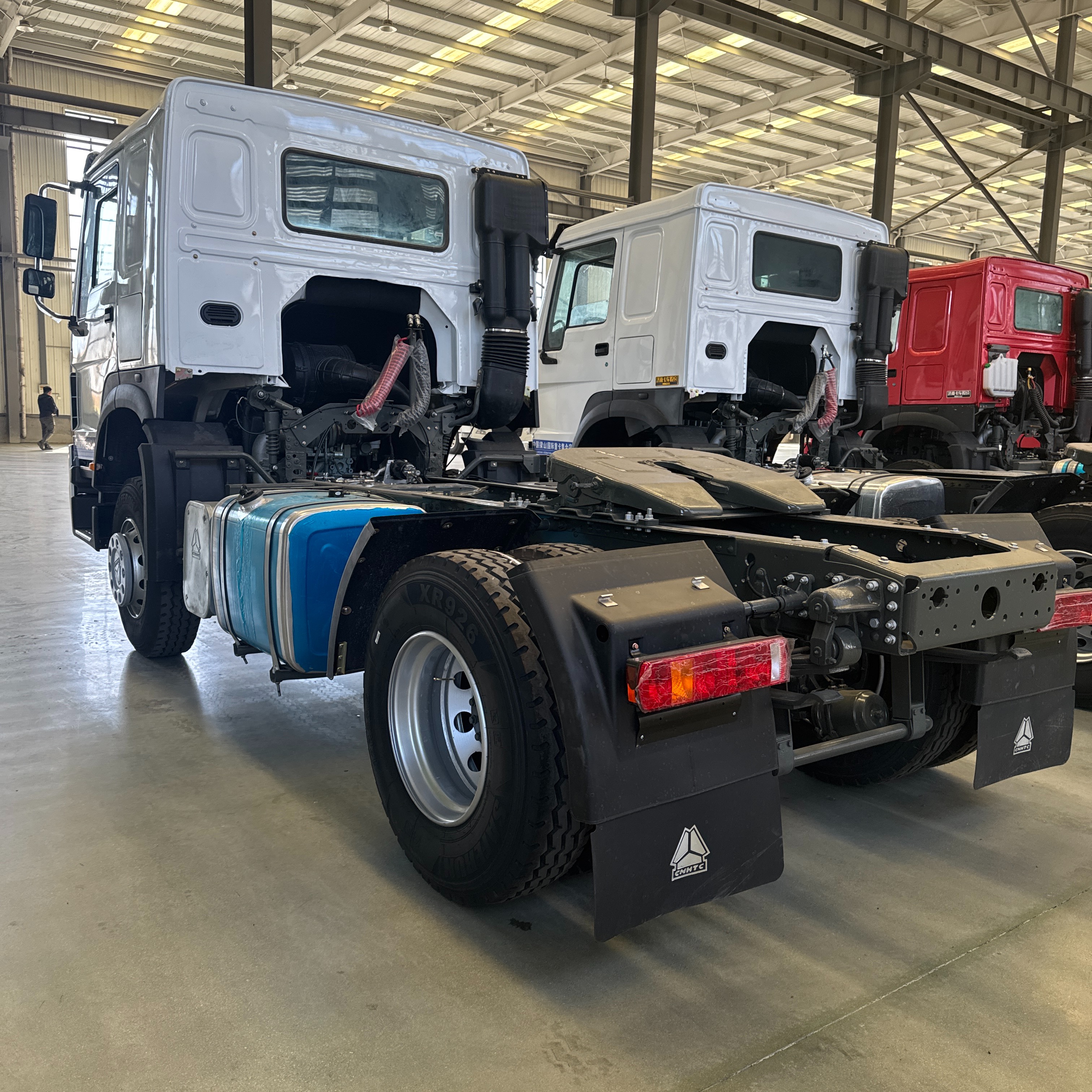 SINOTRUK HOWO 4x2 380HP Tractor Truck
