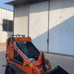 XT460 Mini Fuel Track Skid Steer Loader 16.8KW Power Large Fuel Tank Multifunctional Small Loader