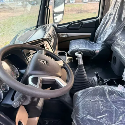 SINOTRUK HOWO NX 6x4 Tractor Truck