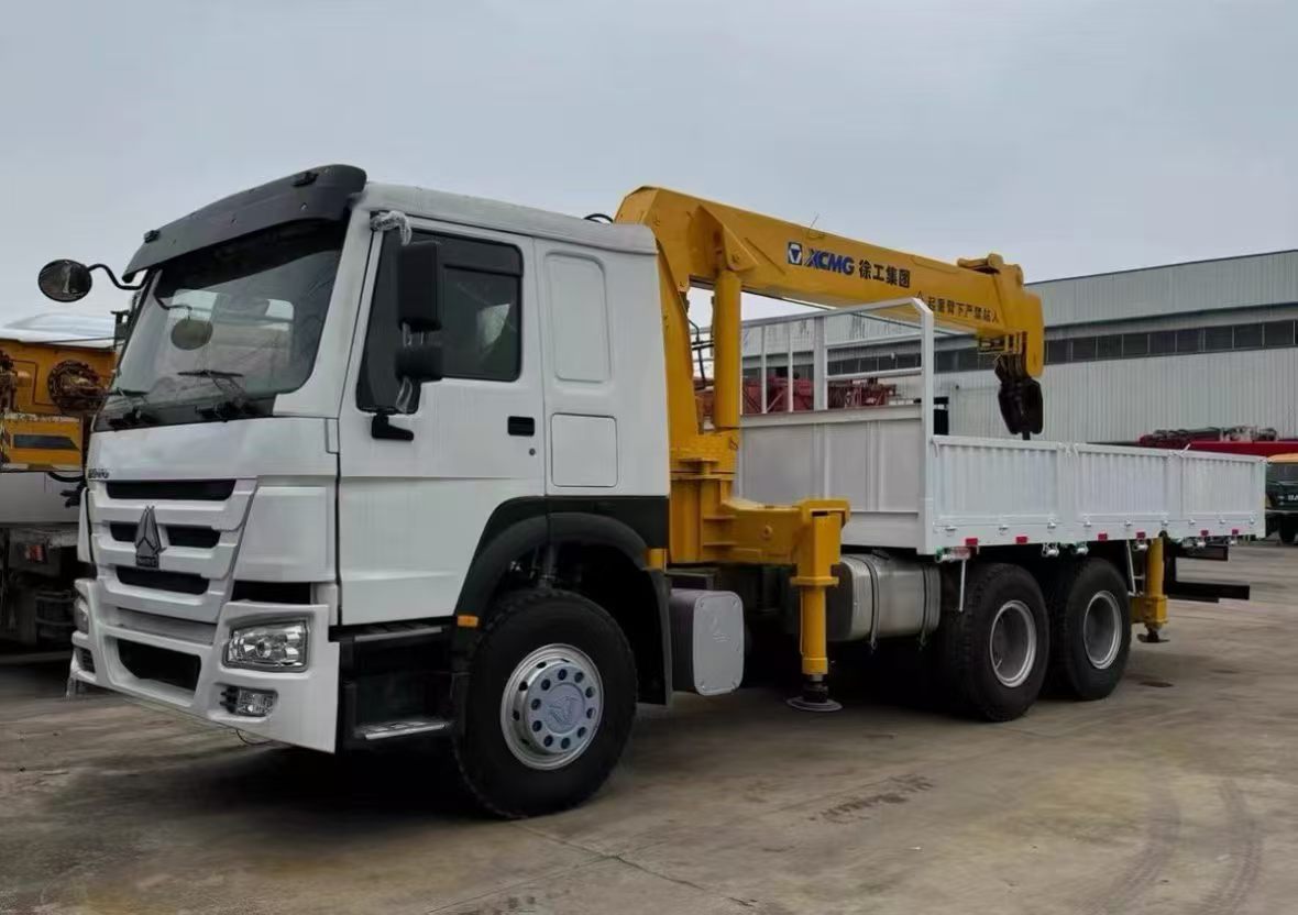 Used Truck Mounted Crane & Concrete Pump Truck, Shacman & Howo Chassis, Various Models Optional