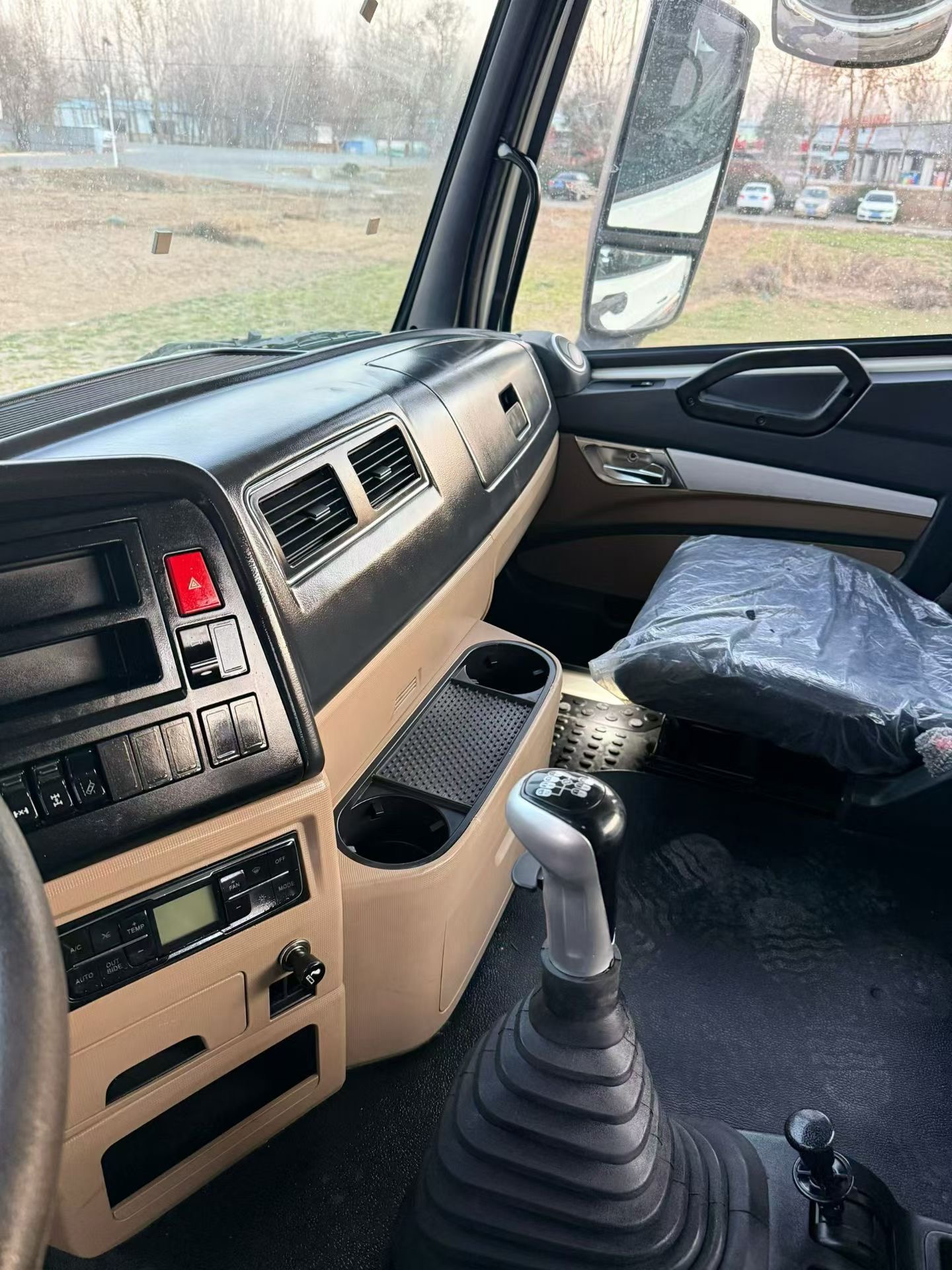 SINOTRUK HOWO NX 6x4 Tractor Truck