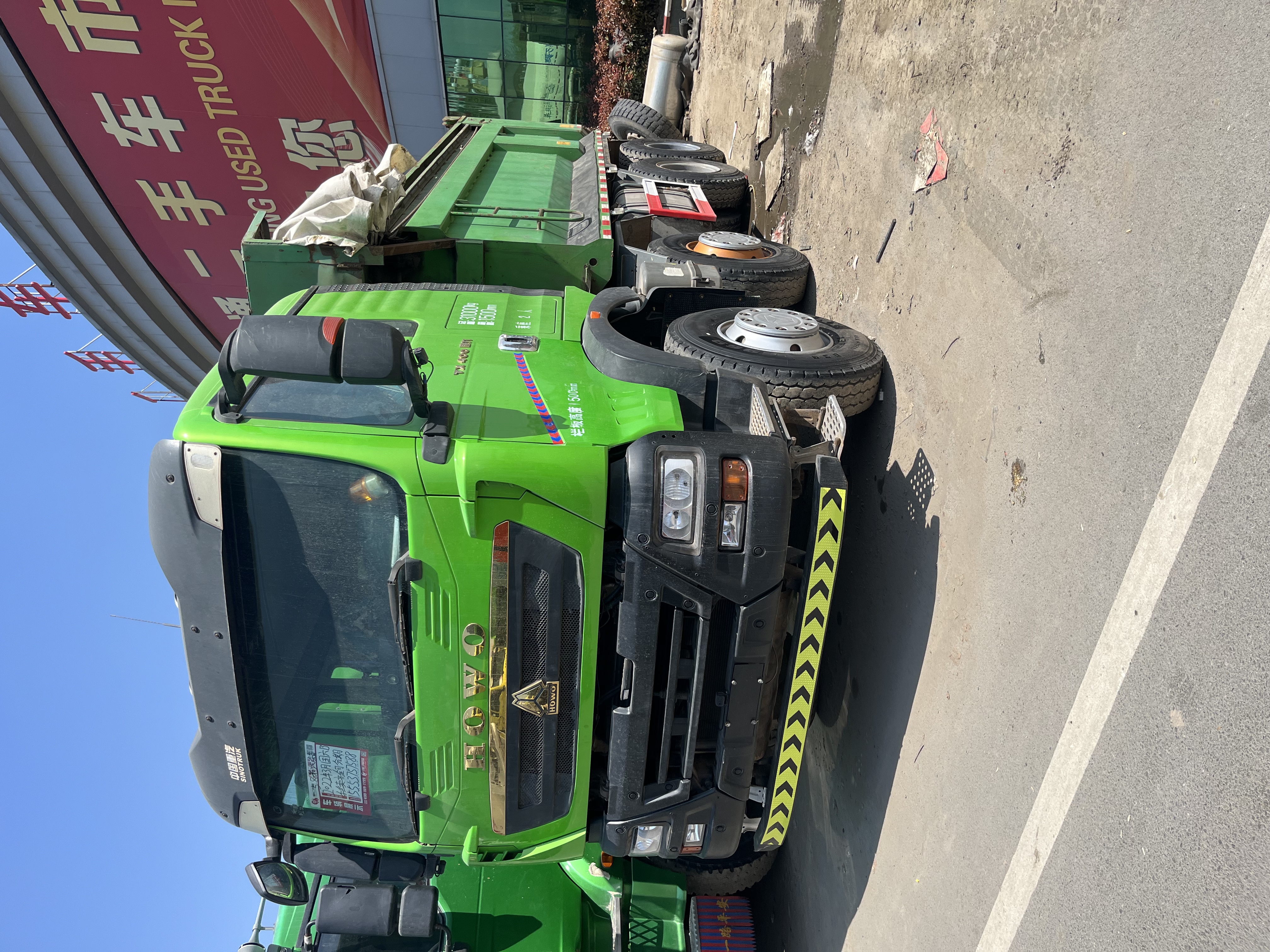 Second Hand Sinotruk Howo TX 8×4 Construction Muck Truck Weichai 400HP 5.8m Cargo Box