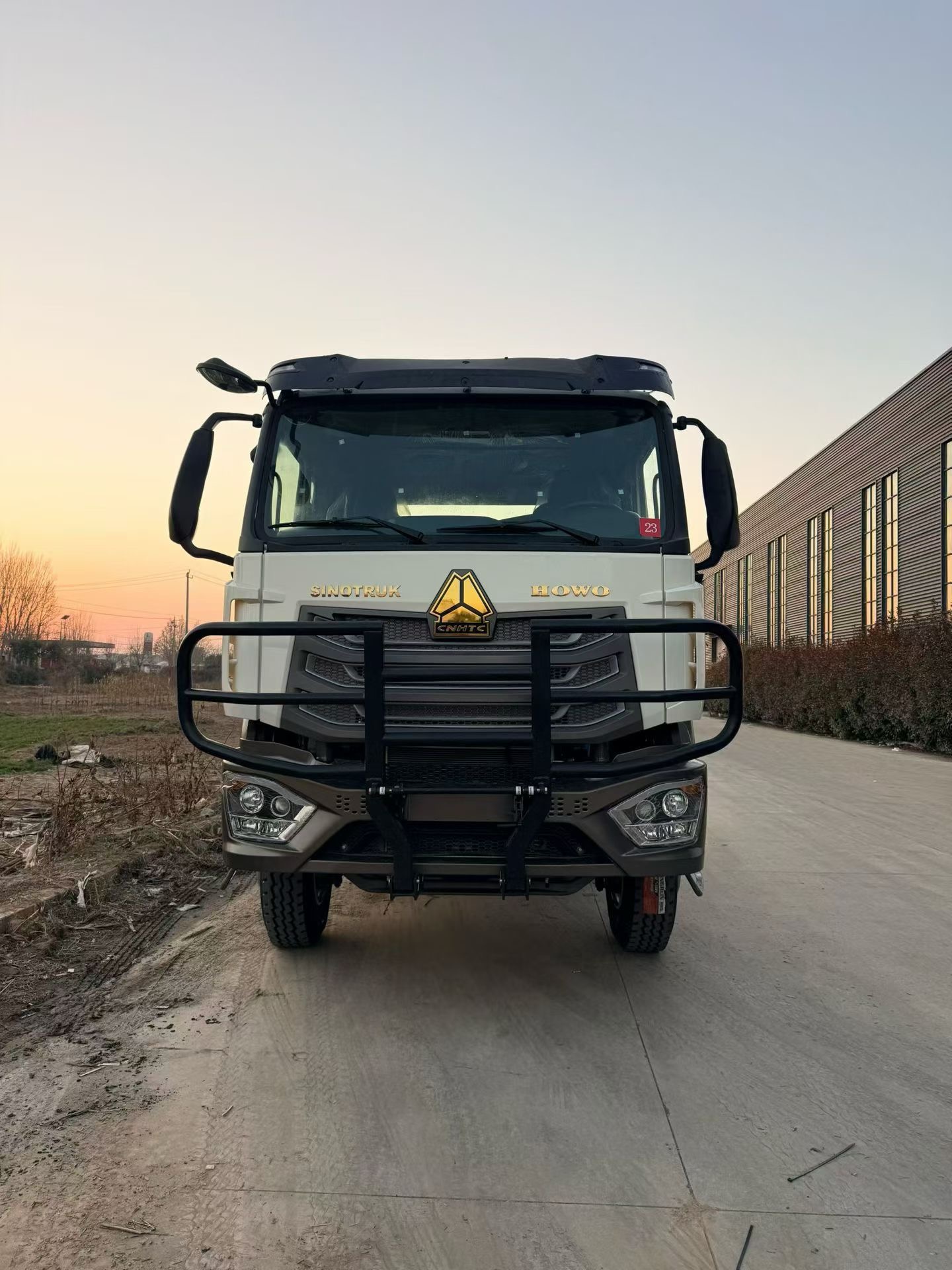 SINOTRUK HOWO NX 6x4 Tractor Truck