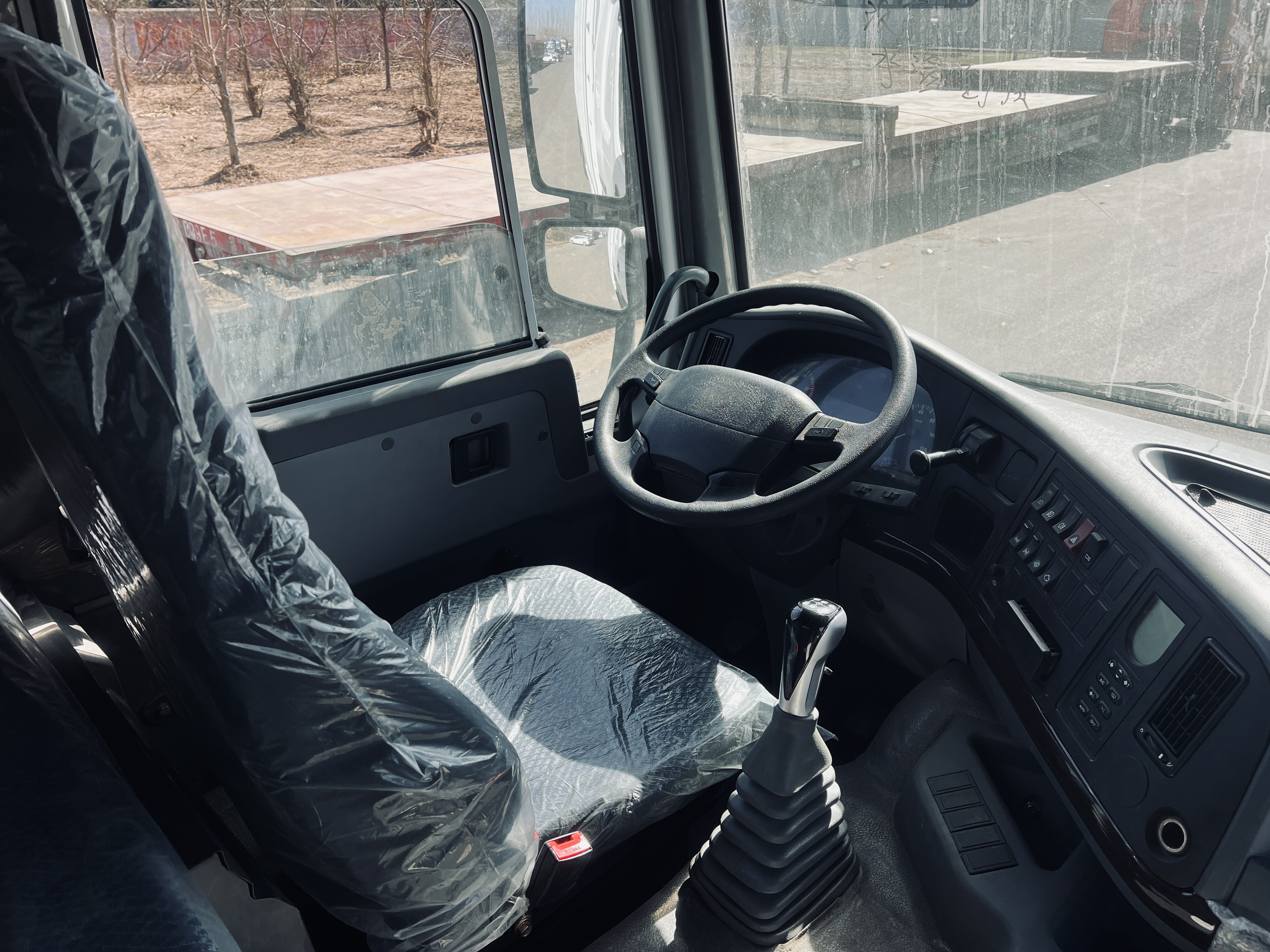 Sinotruk Howo 8×4 Box Cargo Truck
