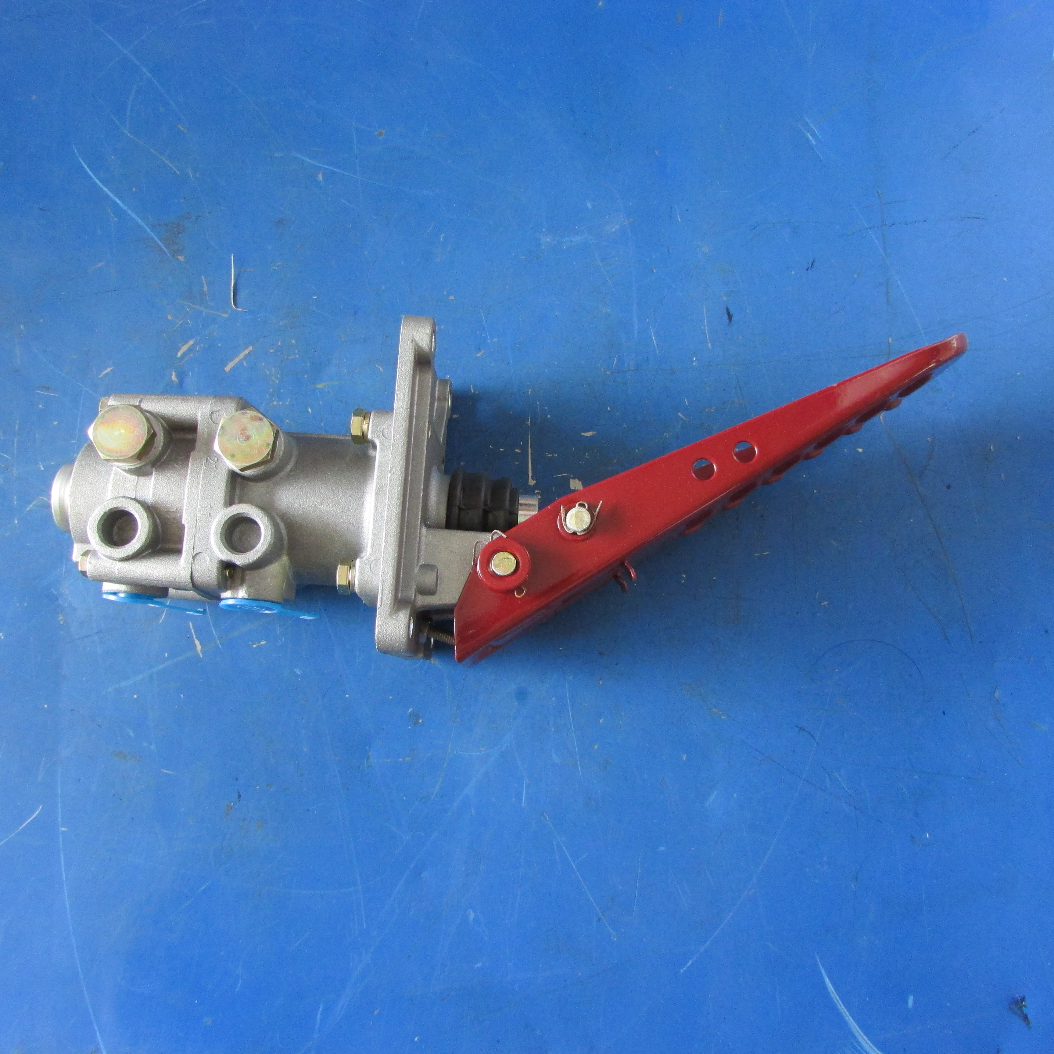XCMG Air Brake Valve 800936505 XZ50-3514002 | Foot Brake Treadle Valve