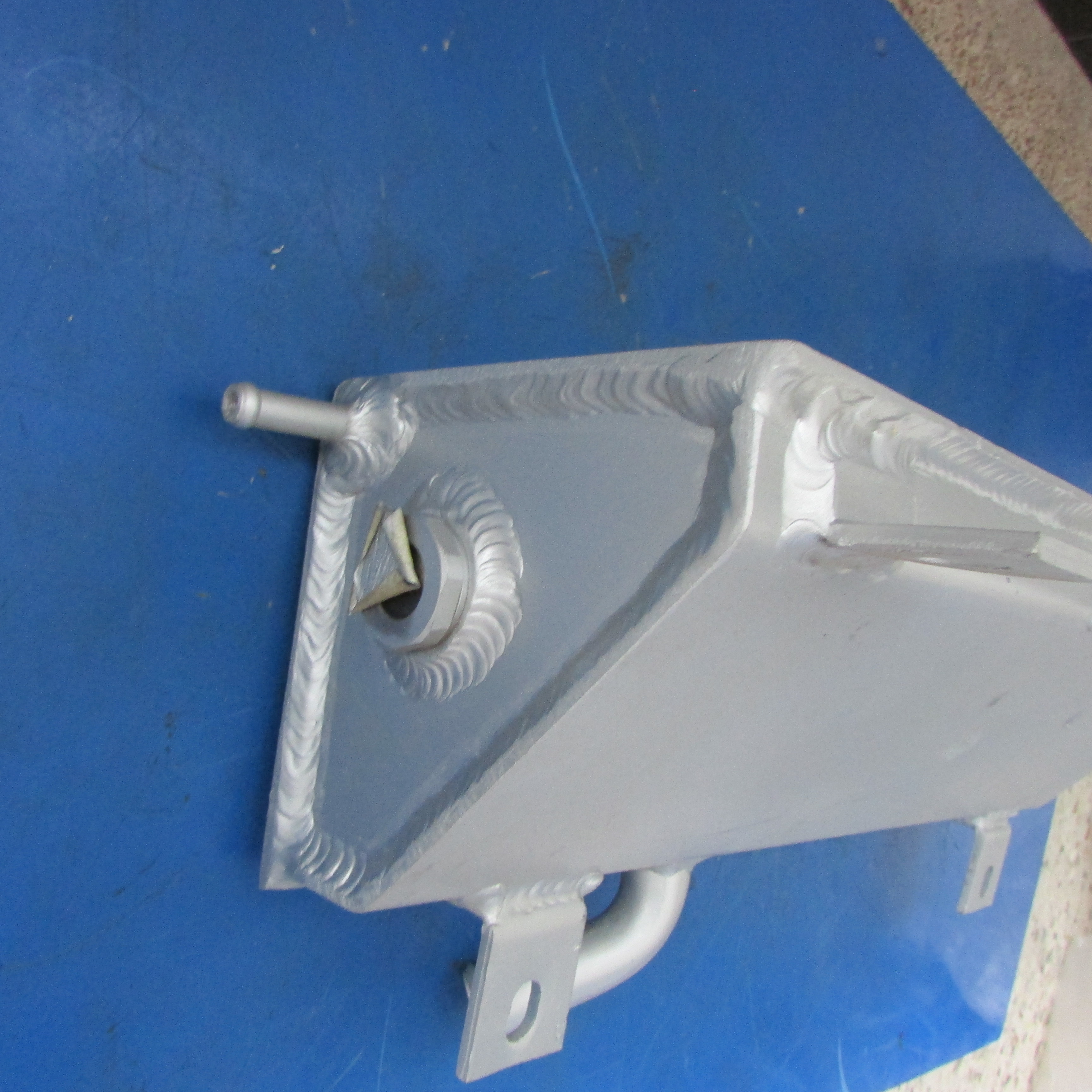 XCMG Construction Machinery Coolant Expansion / Auxiliary Water Tank – OEM Ref. 800358577 XGSX01-157-05