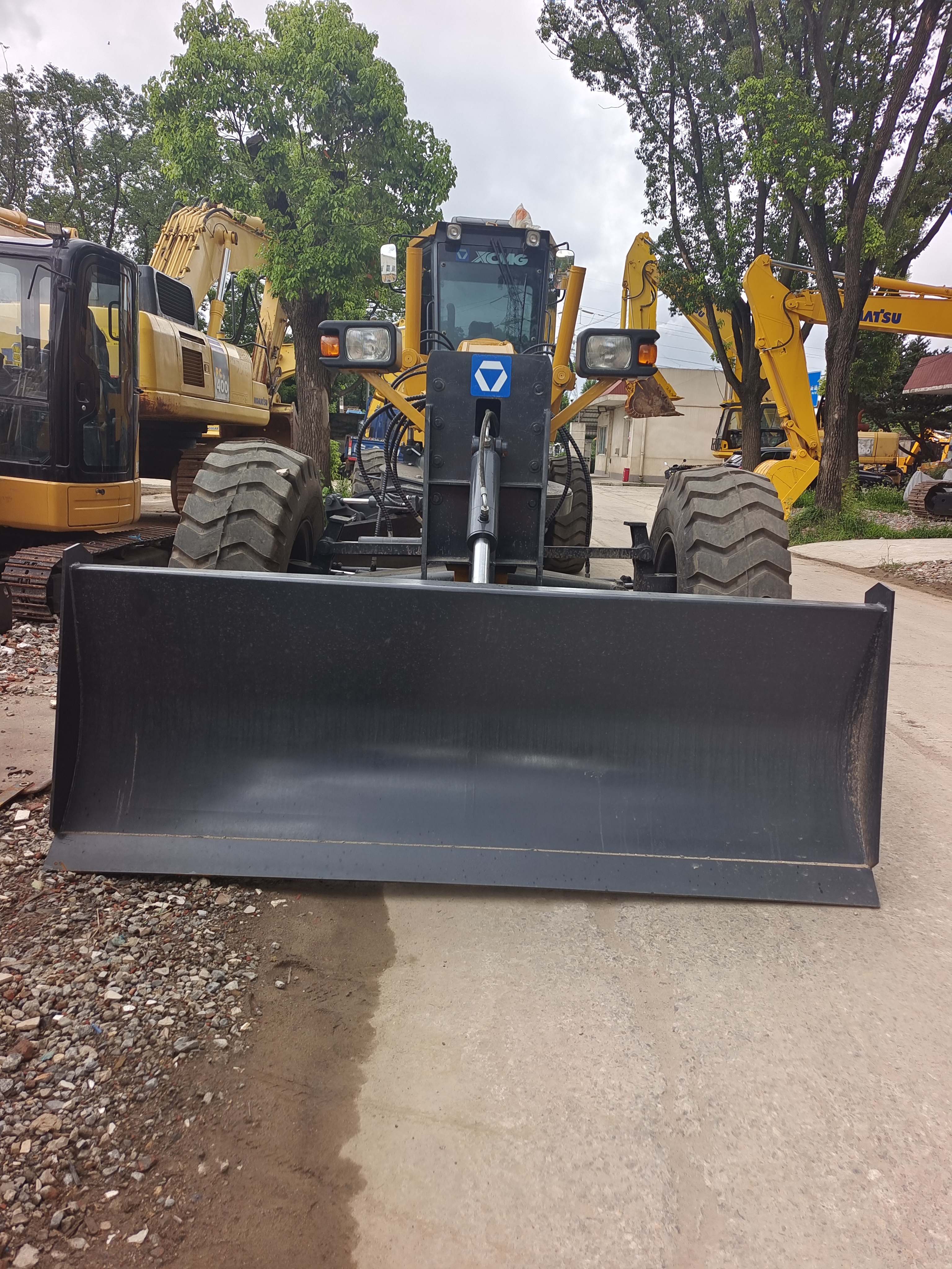 XCMG Brand Used 220HP Gr2153 Motor Graders Equipment China Tractor Road Wheel Motor Grader Price for Sale