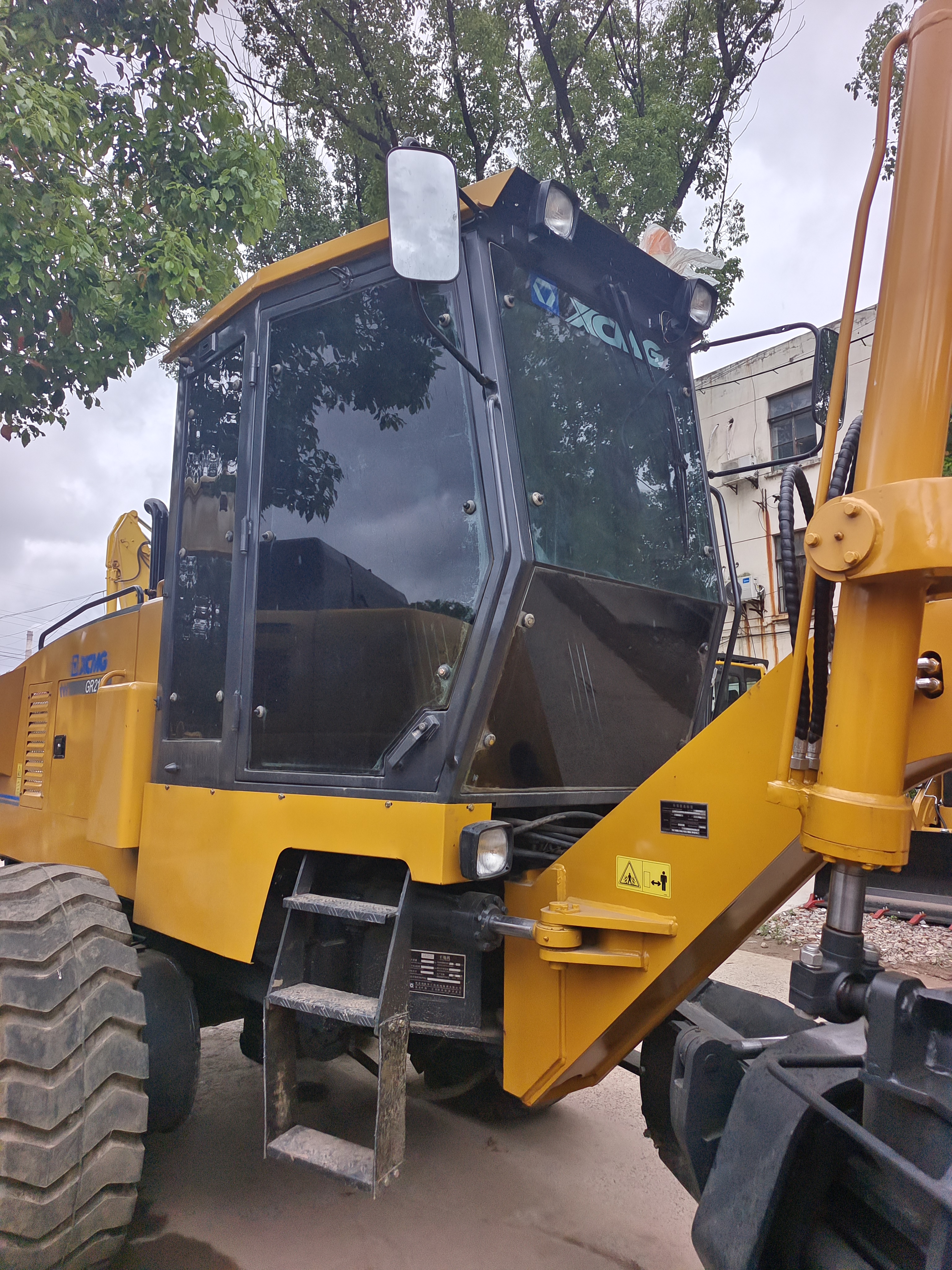XCMG Brand Used 220HP Gr2153 Motor Graders Equipment China Tractor Road Wheel Motor Grader Price for Sale