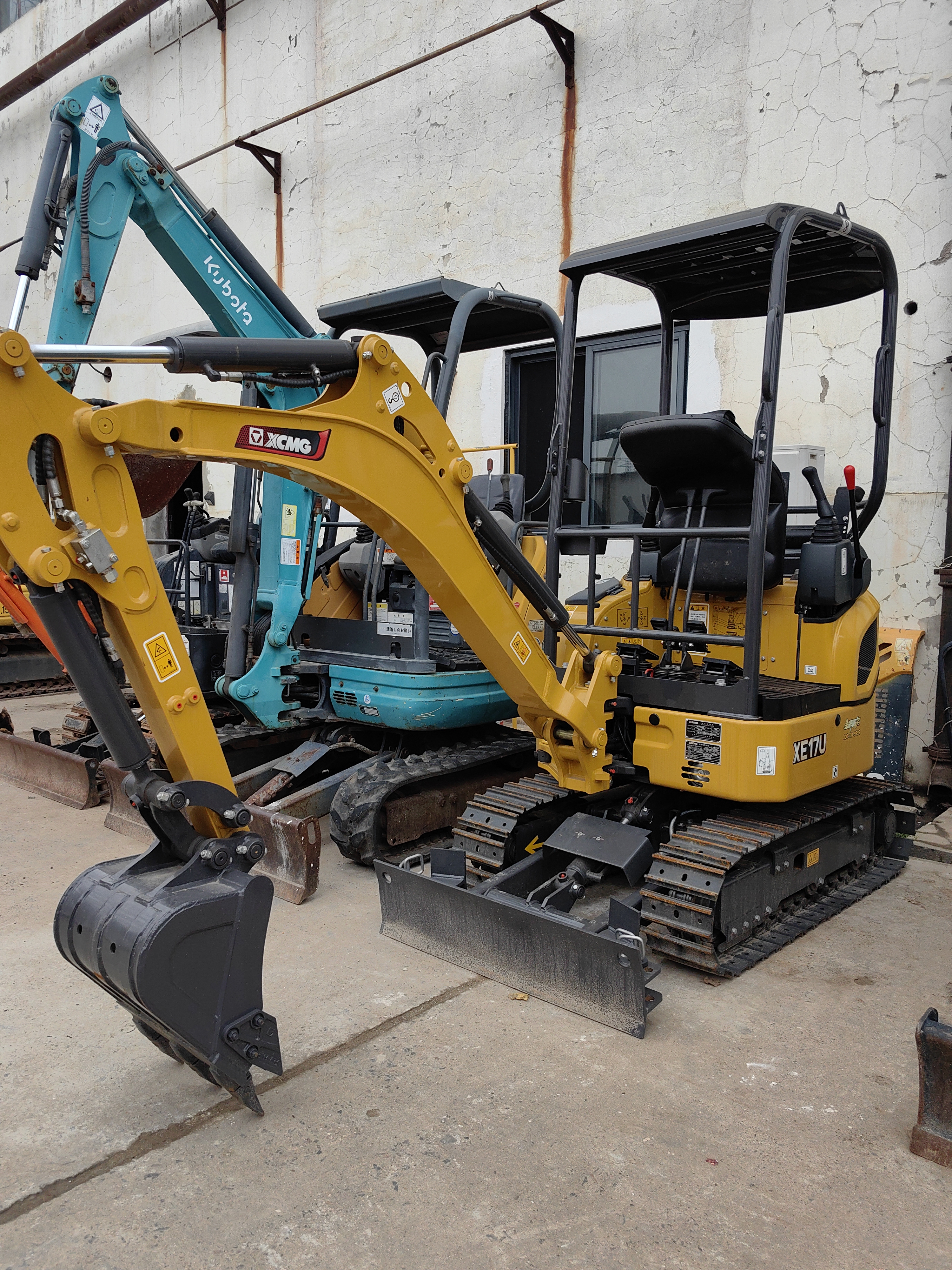 Chinese Brand XCMG XE 17 U-2  New Modle XCMG 17 27 60 75 Brand New Excavator with Powerful Engine in Stock on Sale