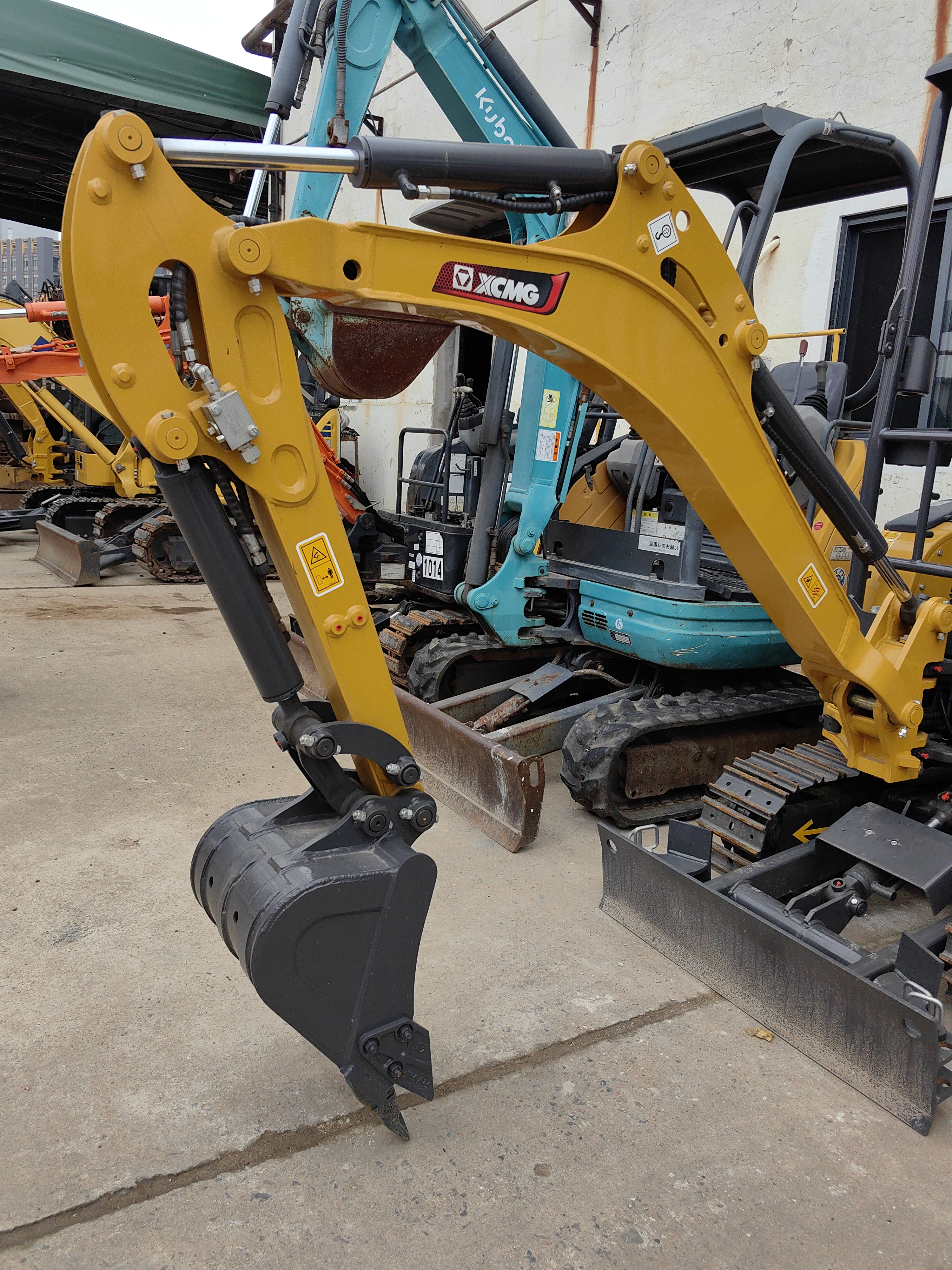 Chinese Brand XCMG XE 17 U-2  New Modle XCMG 17 27 60 75 Brand New Excavator with Powerful Engine in Stock on Sale