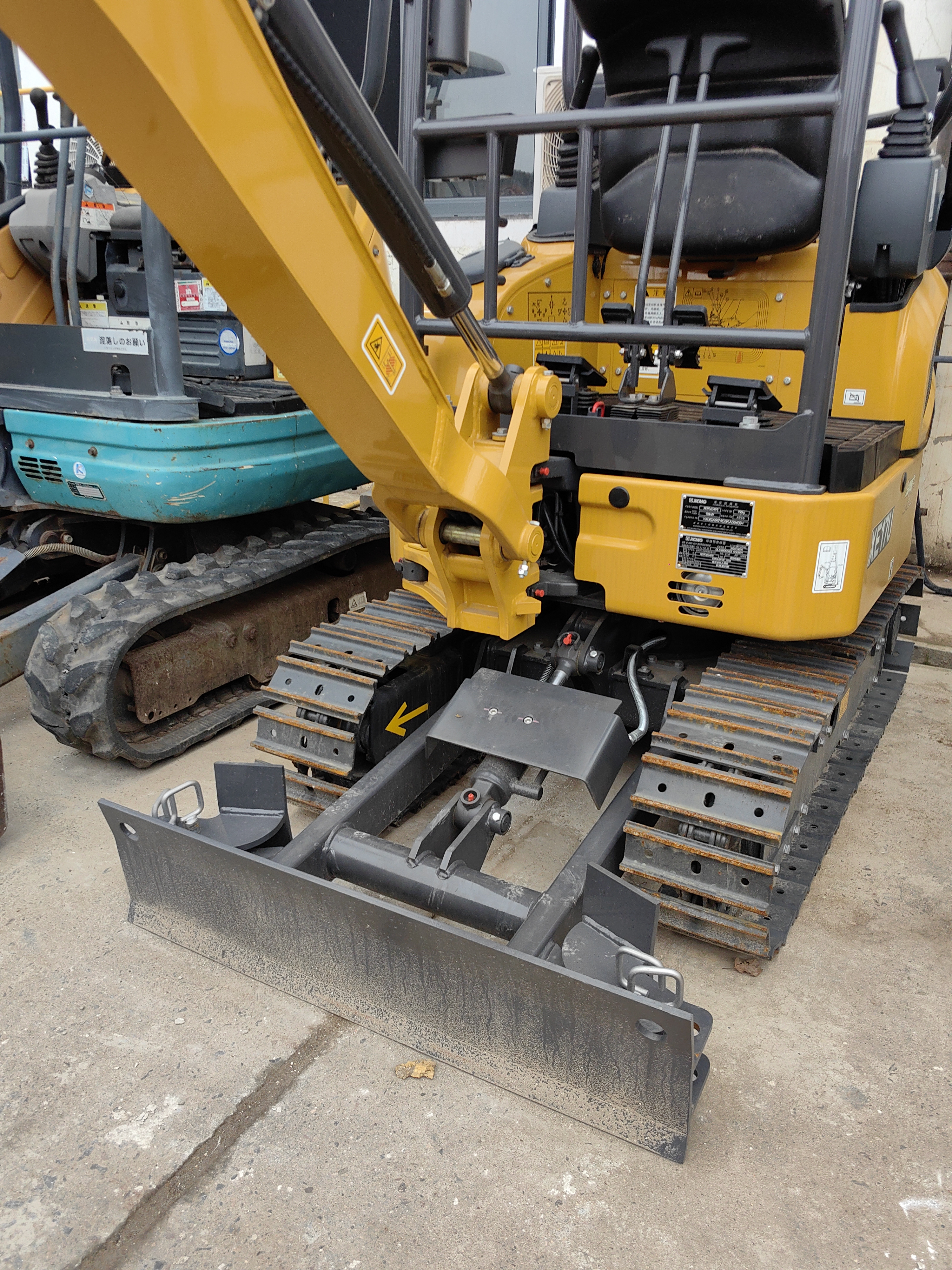 Chinese Brand XCMG XE 17 U-2  New Modle XCMG 17 27 60 75 Brand New Excavator with Powerful Engine in Stock on Sale