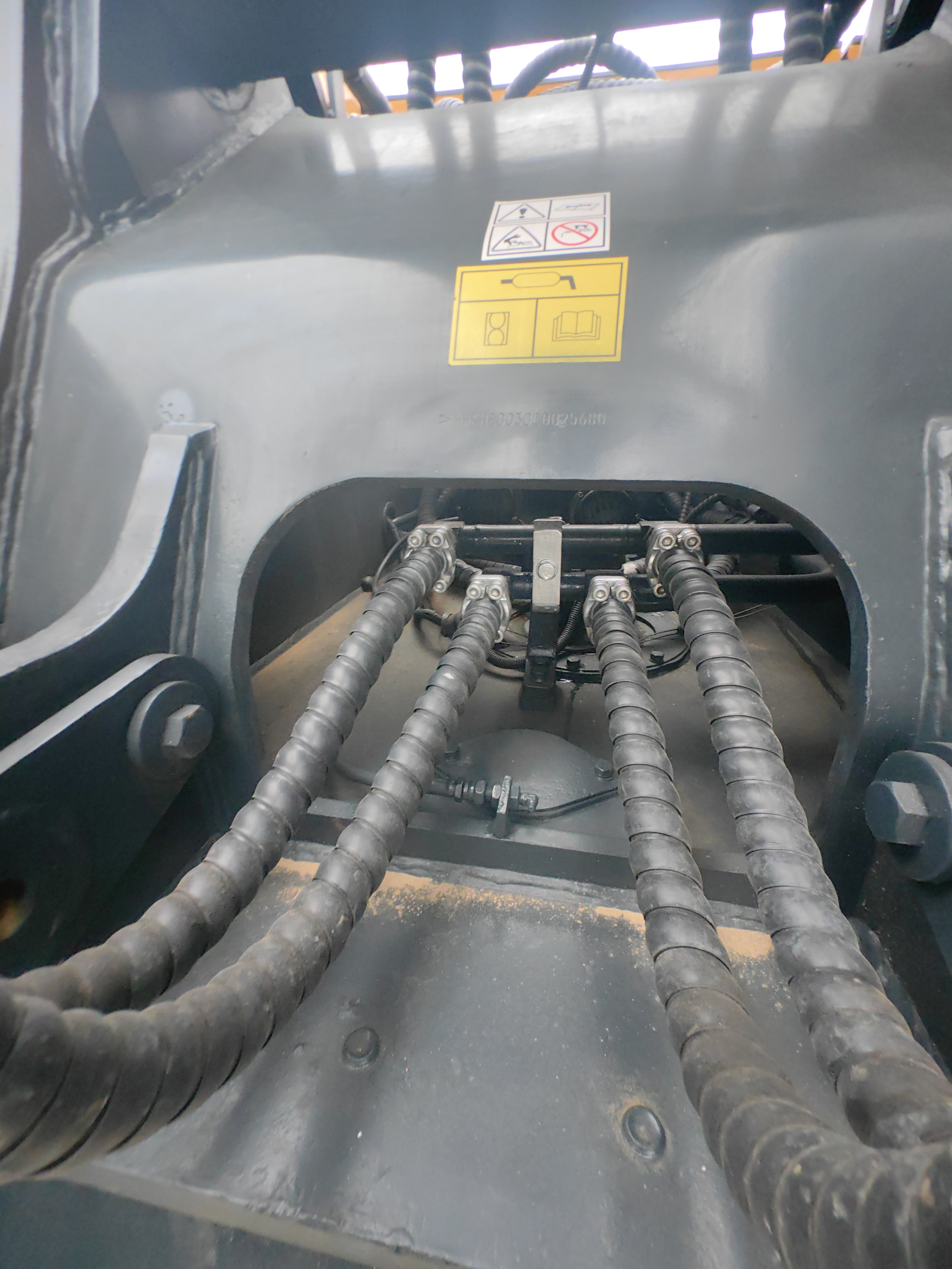 Xuanxin Perfect Condition Excavator Used Hyundai Excavator Hyundai 305LC-9T Hydraulic Excavator in Good Price