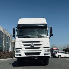 Sinotruk Howo 8×4 Box Cargo Truck
