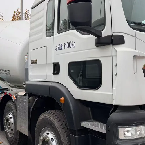 SINOTRUK HOWO TX 8×4 Concrete Mixer Truck (12CBM Mixer Drum)