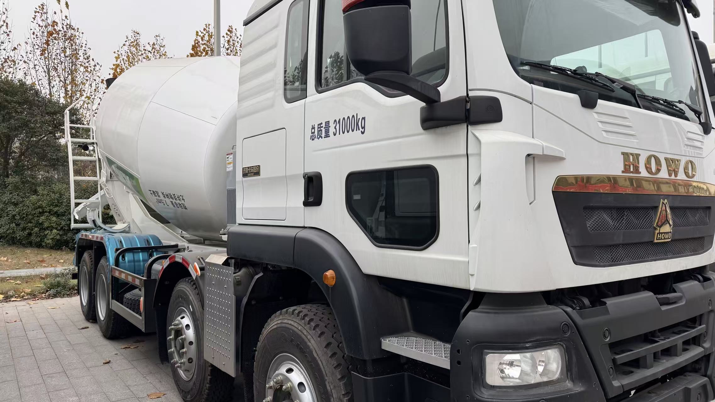 SINOTRUK HOWO TX 8×4 Concrete Mixer Truck (12CBM Mixer Drum)
