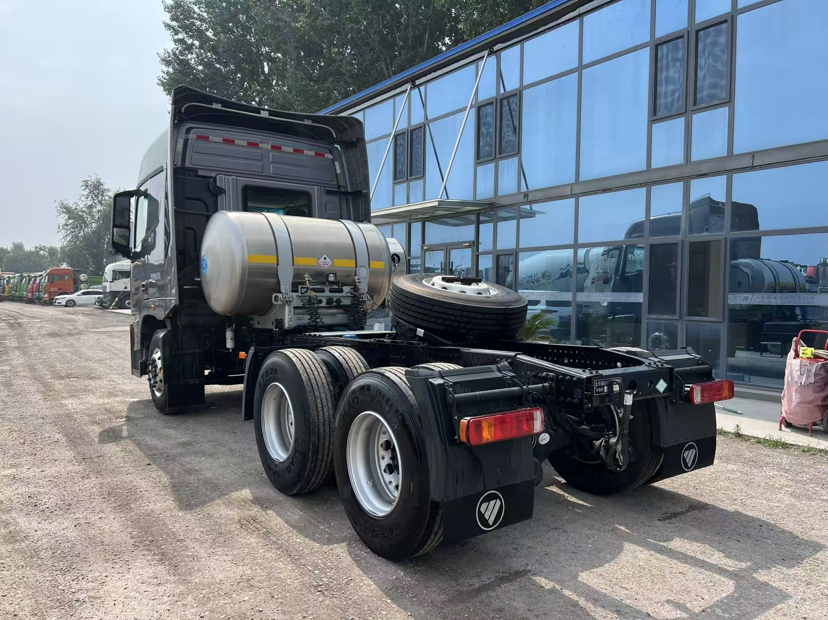 Foton Auman Xingyi LNG Tractor Unit