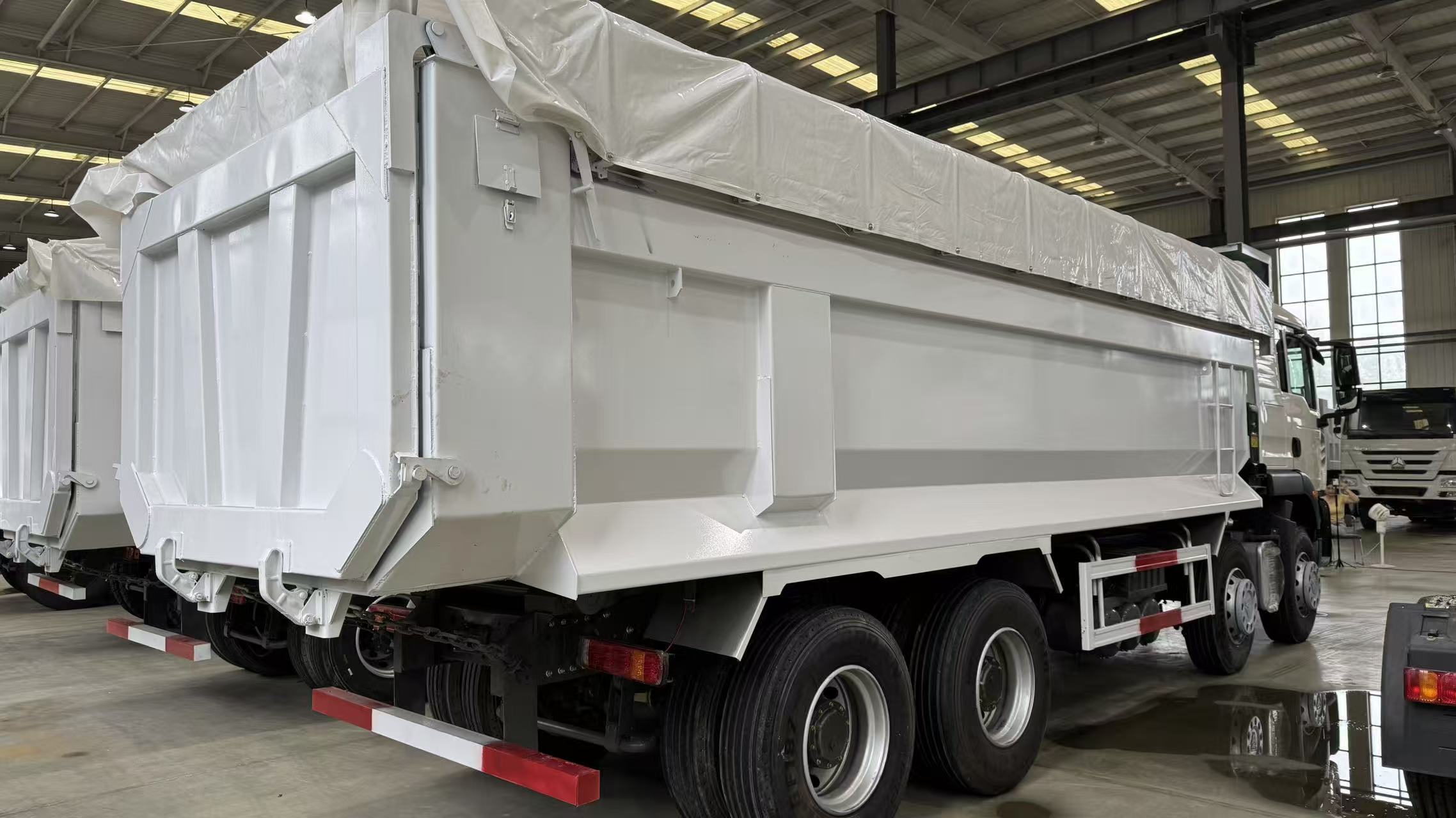 SINOTRUK HOWO TX 8x4 Dump Truck / Tipper Truck