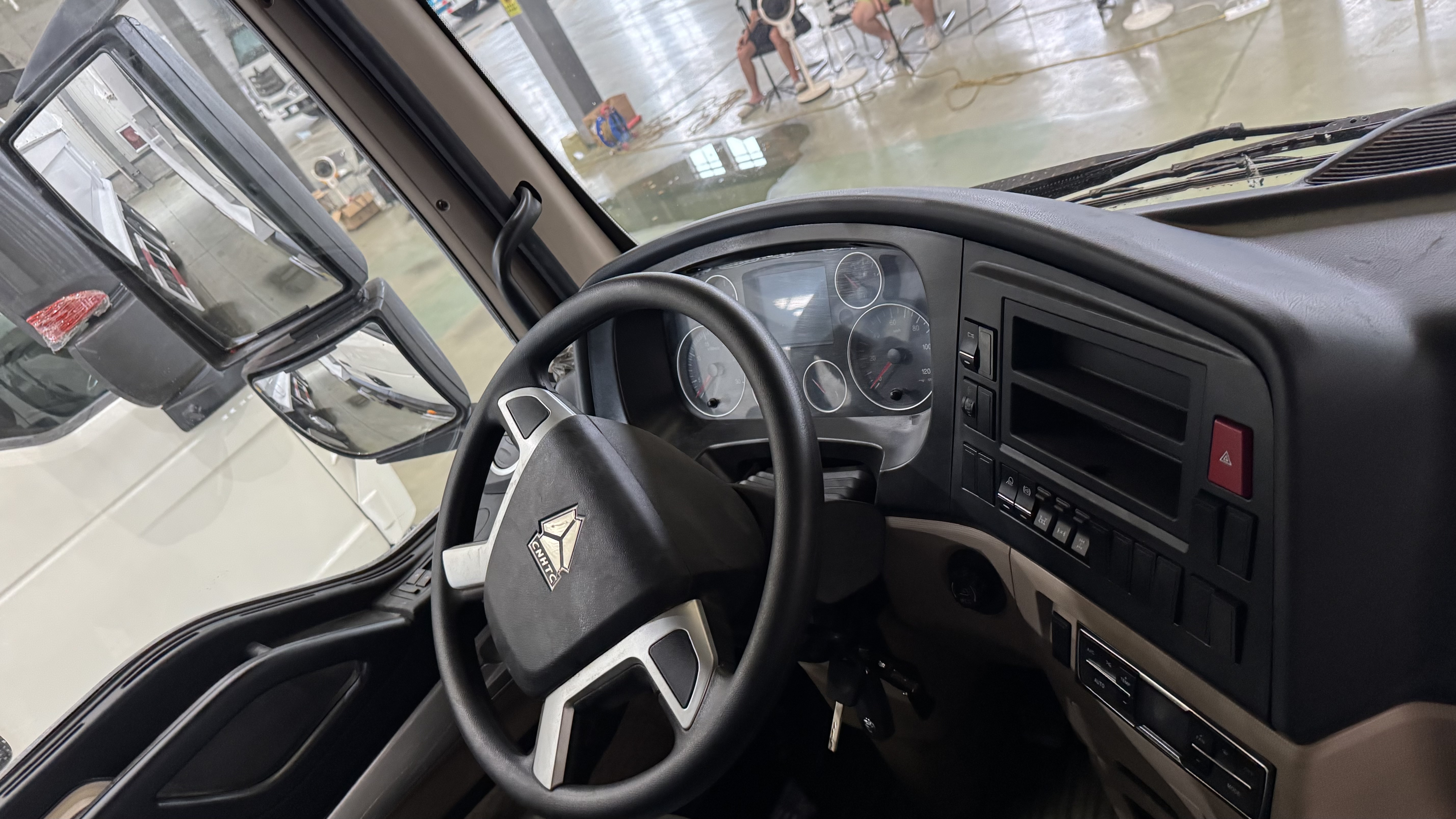 SINOTRUK HOWO TX 8x4 Dump Truck / Tipper Truck