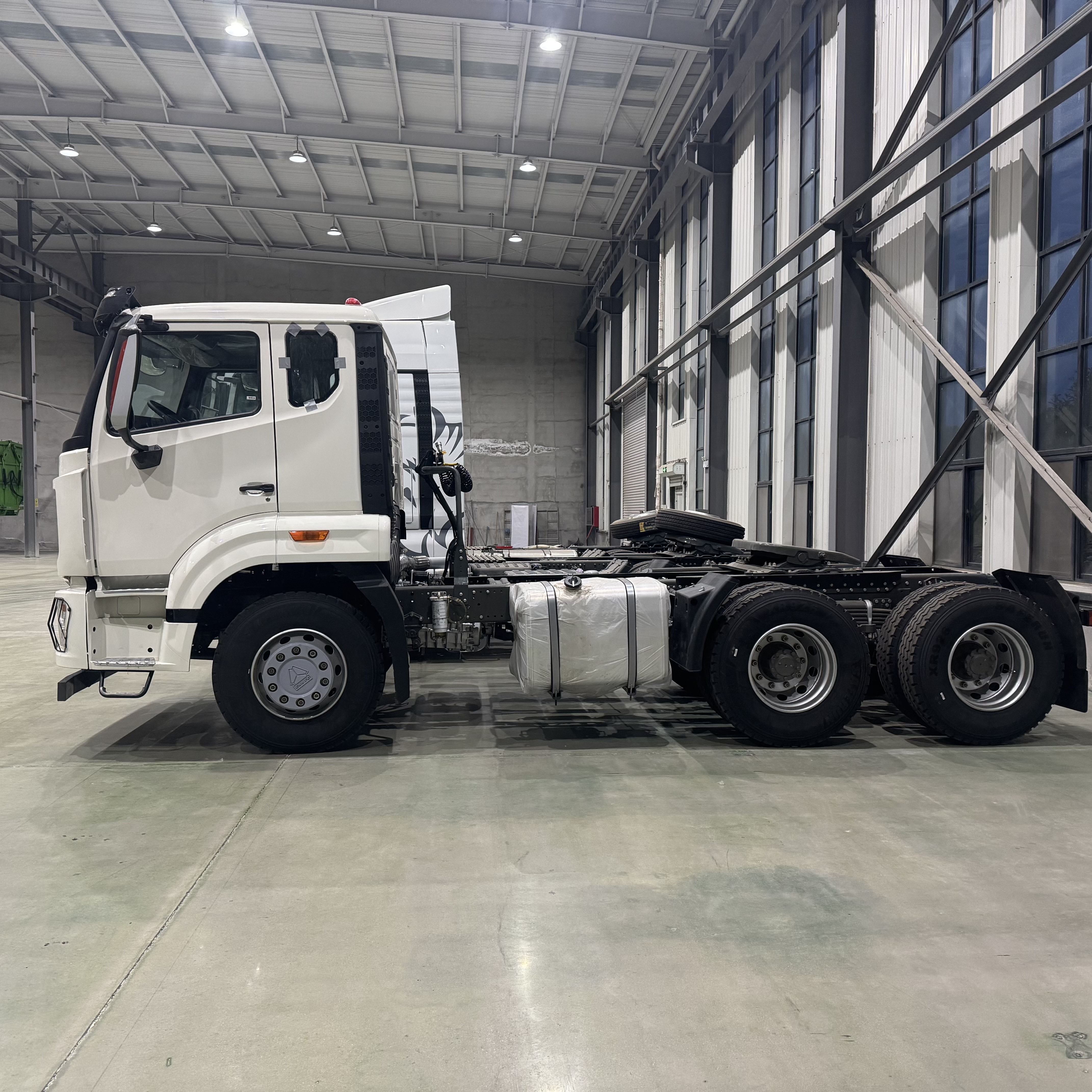 SINOTRUK HOWO NX 6×4 Tractor Truck