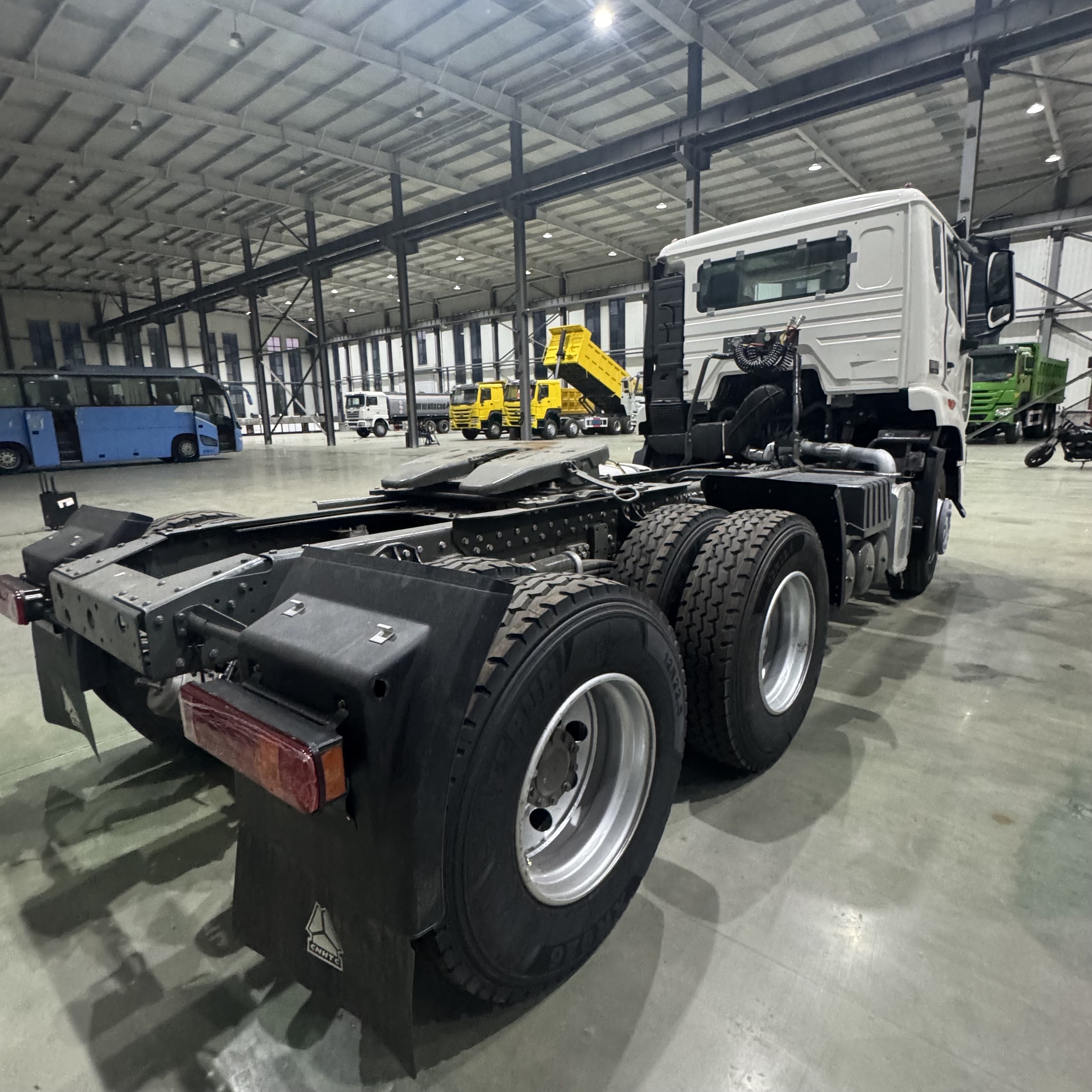 SINOTRUK HOWO NX 6×4 Tractor Truck