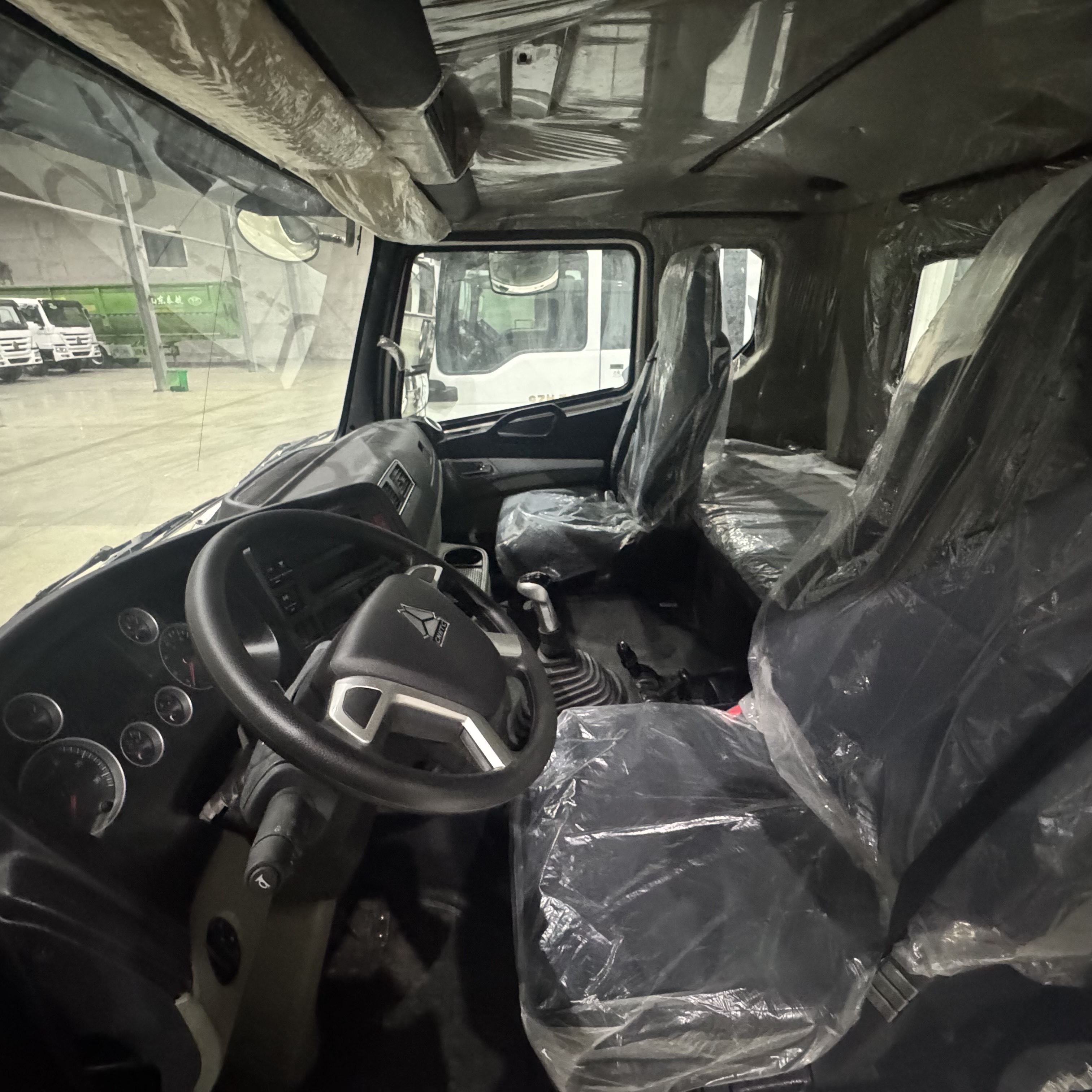 SINOTRUK HOWO NX 6×4 Tractor Truck