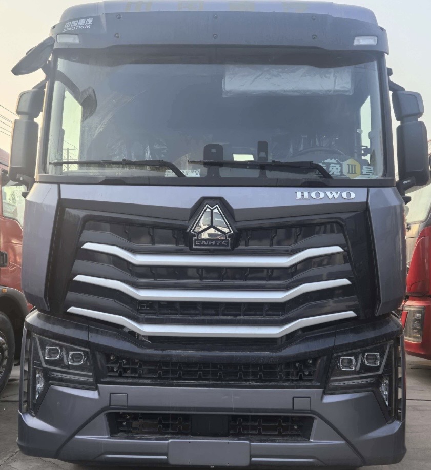 SINOTRUK HOWO MAX 6×4 high-end long-haul tractor truck head