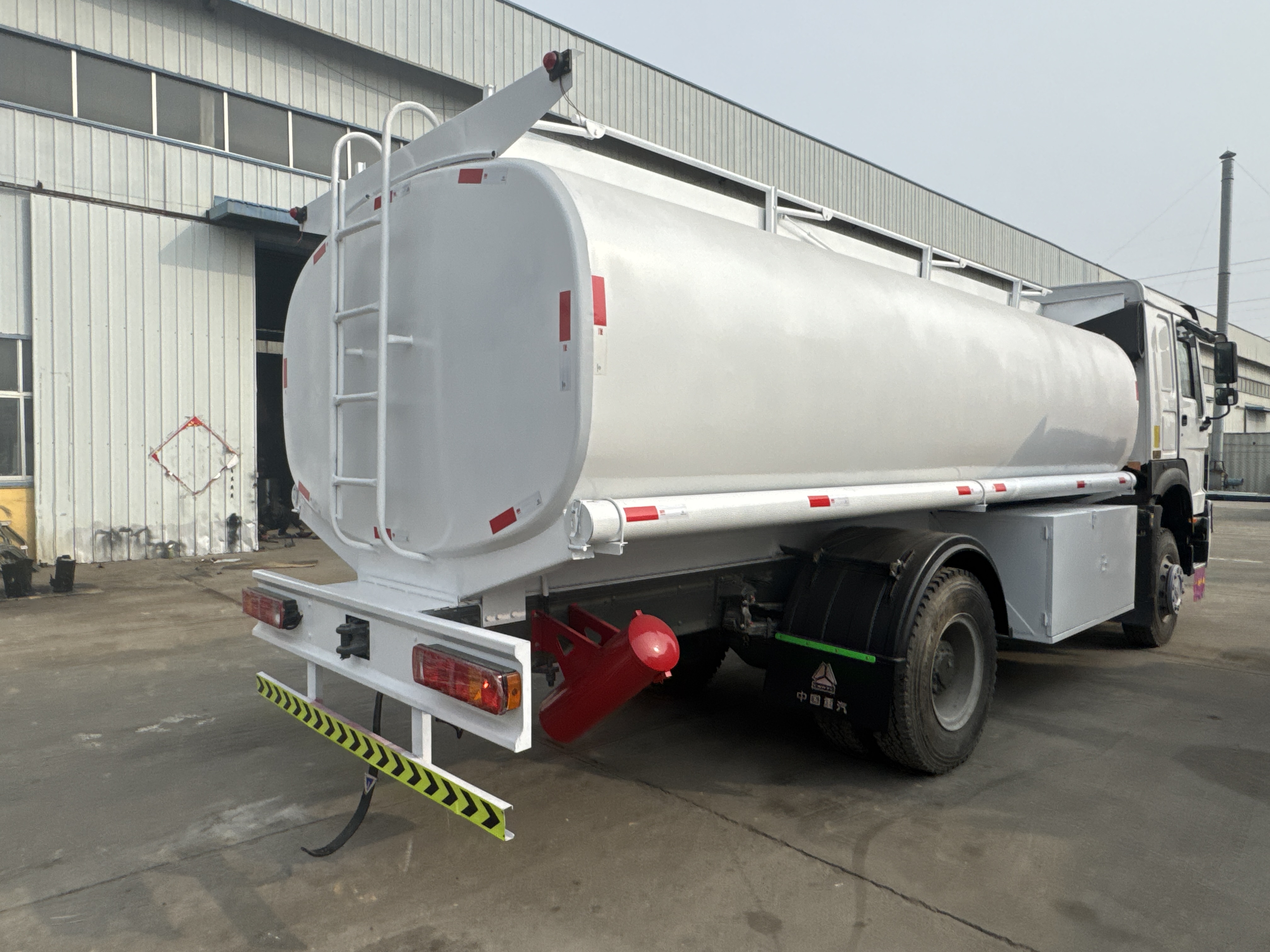 HOWO 371HP 4×2 Water Tank Truck