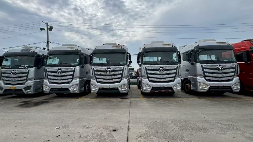 Factory Direct Used AUMAN EST Flat Floor Truck Tractor 580HP Double Layer Chassis Leaf Spring Suspension For Central Asia Southeast Asia Freight Bulk Shipment