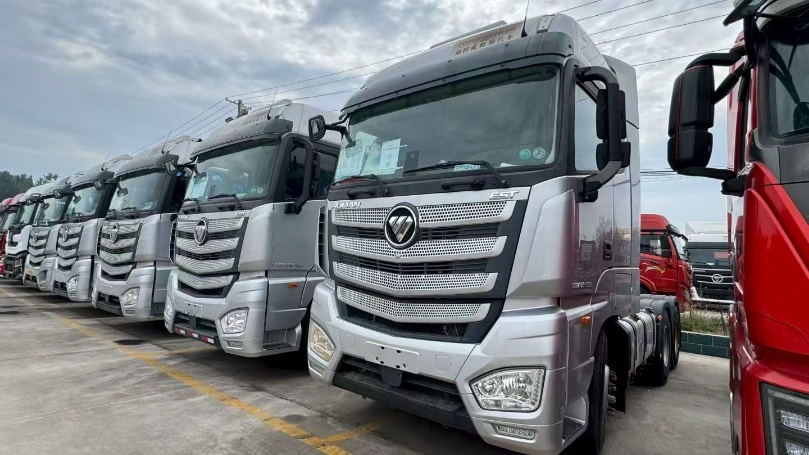Factory Direct Used AUMAN EST Flat Floor Truck Tractor 580HP Double Layer Chassis Leaf Spring Suspension For Central Asia Southeast Asia Freight Bulk Shipment