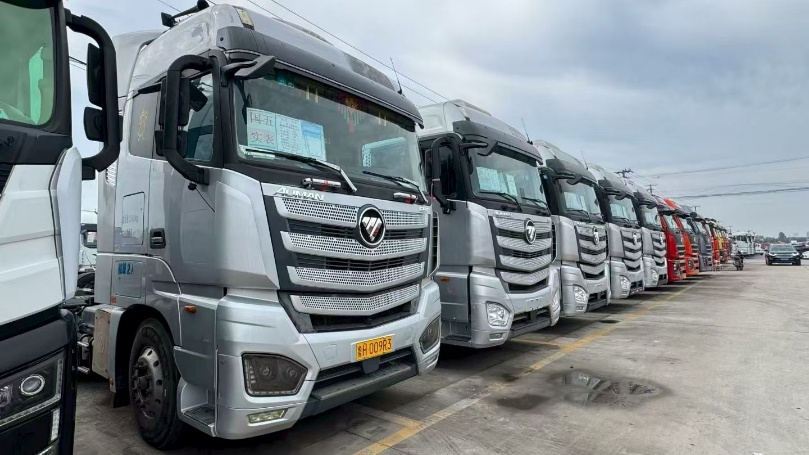 Factory Direct Used AUMAN EST Flat Floor Truck Tractor 580HP Double Layer Chassis Leaf Spring Suspension For Central Asia Southeast Asia Freight Bulk Shipment