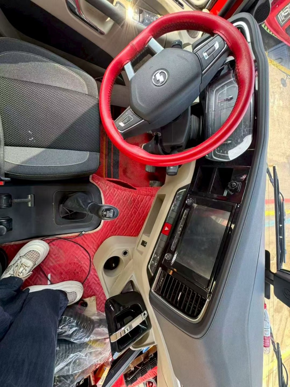 Hot Sale 2023 SHACMAN X5000 Series Low Cab Heavy Truck Tractor 550 Horsepower 5.262 Speed Ratio Mining Tipper Tractor Vehicle Ready For Bulk Shipment To Africa Central Asia Market