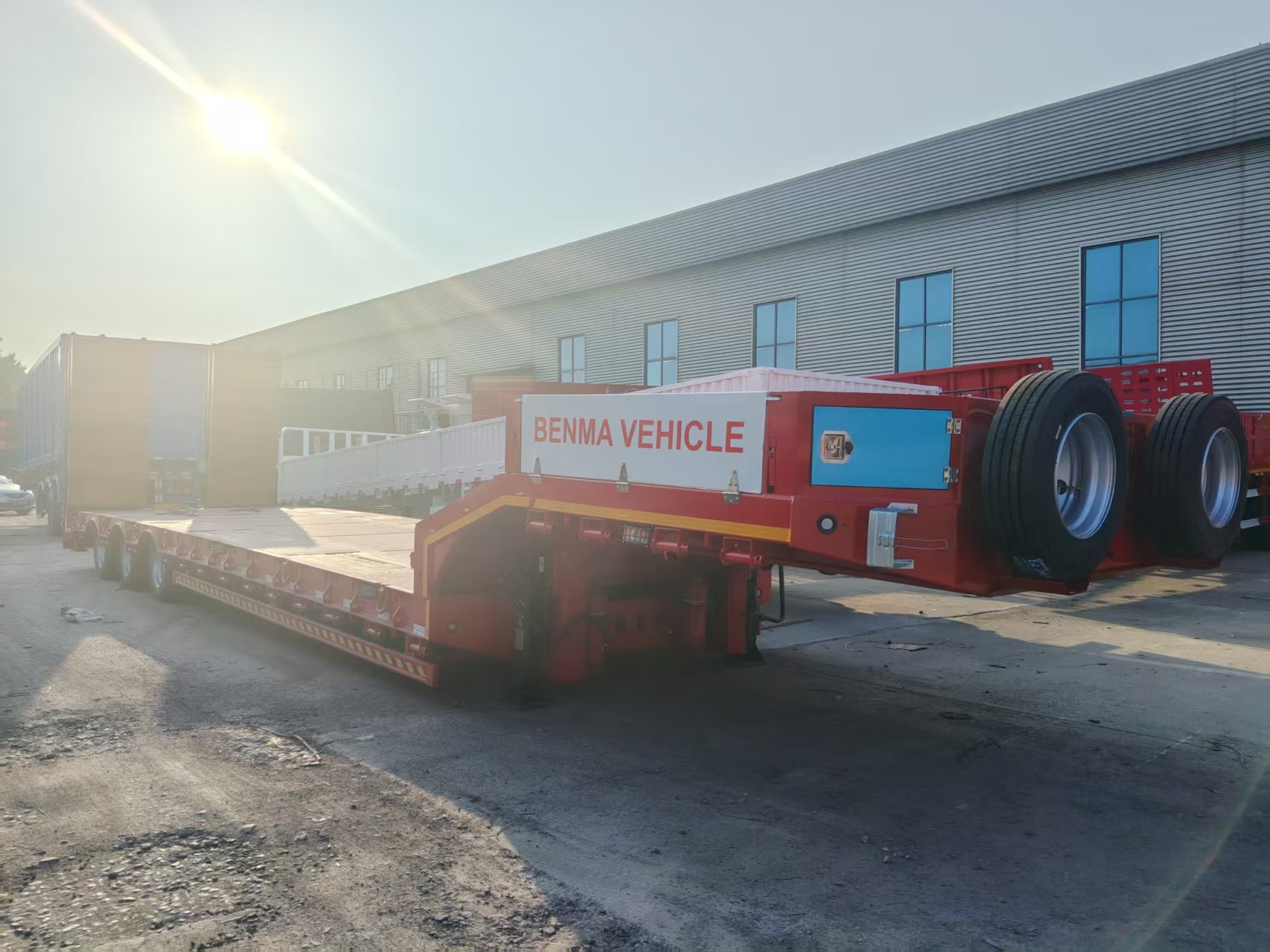 3 Axle Low Bed Semi Trailer With Hydraulic Ramp For Excavator Transport BENMA Vehicle Heavy Duty Lowboy Trailer