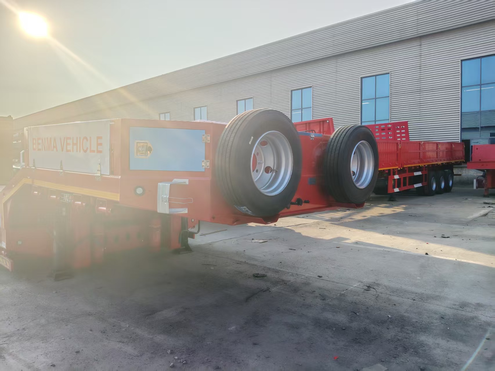 3 Axle Low Bed Semi Trailer With Hydraulic Ramp For Excavator Transport BENMA Vehicle Heavy Duty Lowboy Trailer