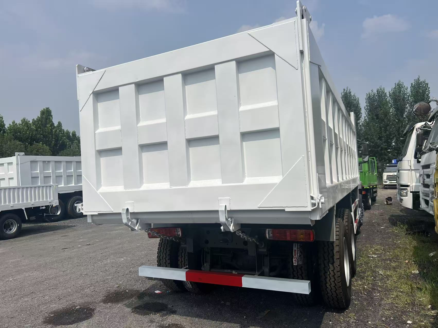 Second Hand High Quality Refurbished HOWO TX Front 4 Rear 8 Wheel Tipper Truck Full Chassis Engine Hydraulic System Inspection For Overseas Urban Construction Mining Transport Project