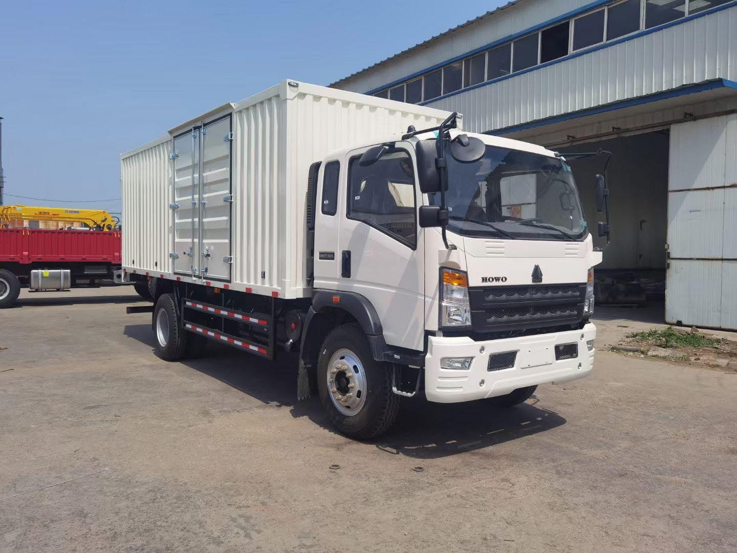 HOWO 4×2 Box Light Truck