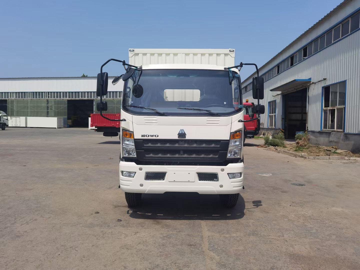 HOWO 4×2 Box Light Truck