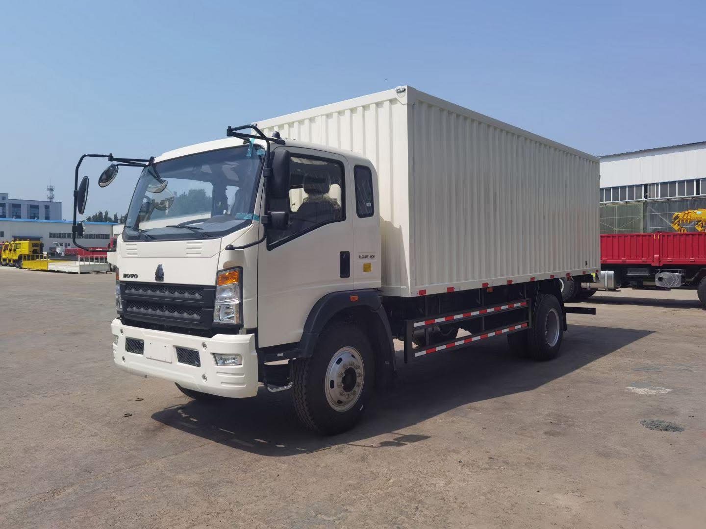 HOWO 4×2 Box Light Truck