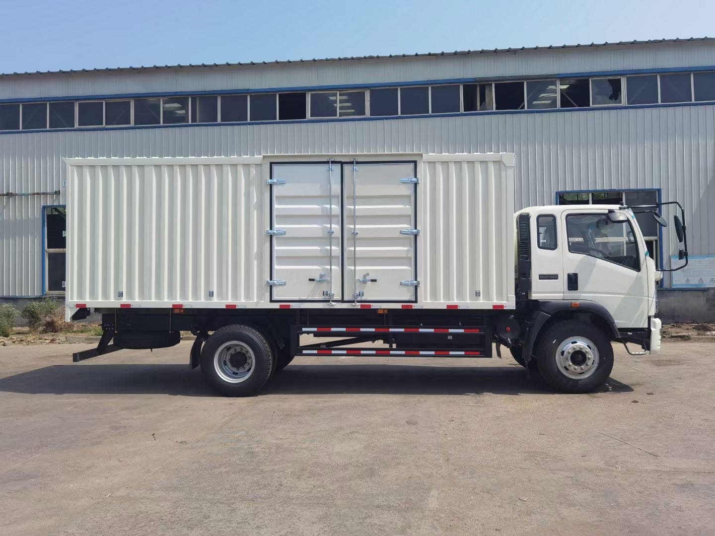 HOWO 4×2 Box Light Truck