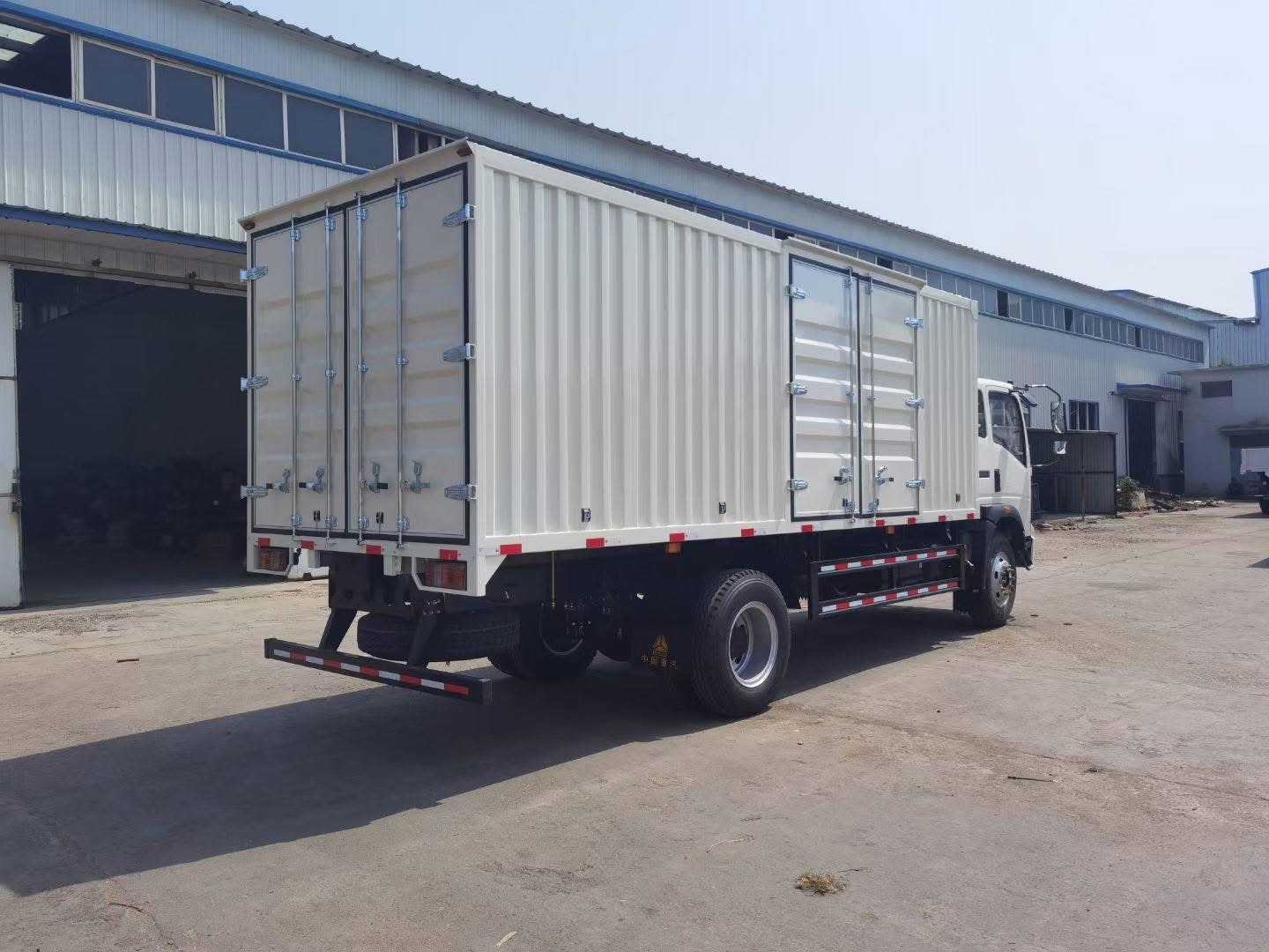 HOWO 4×2 Box Light Truck