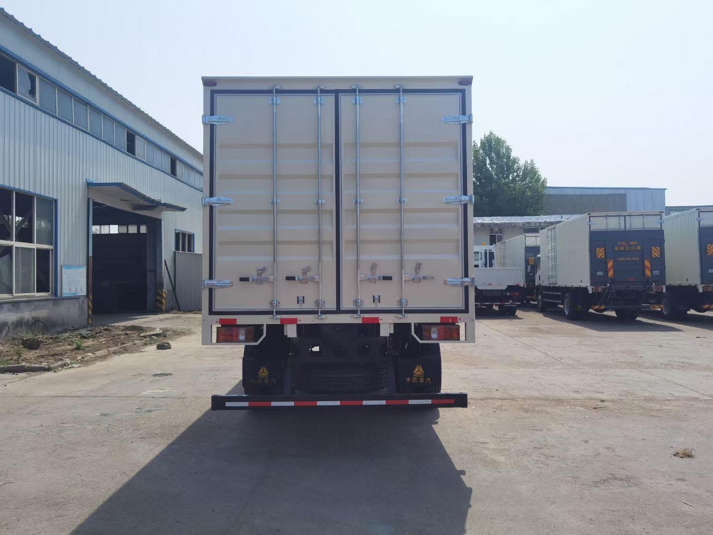 HOWO 4×2 Box Light Truck